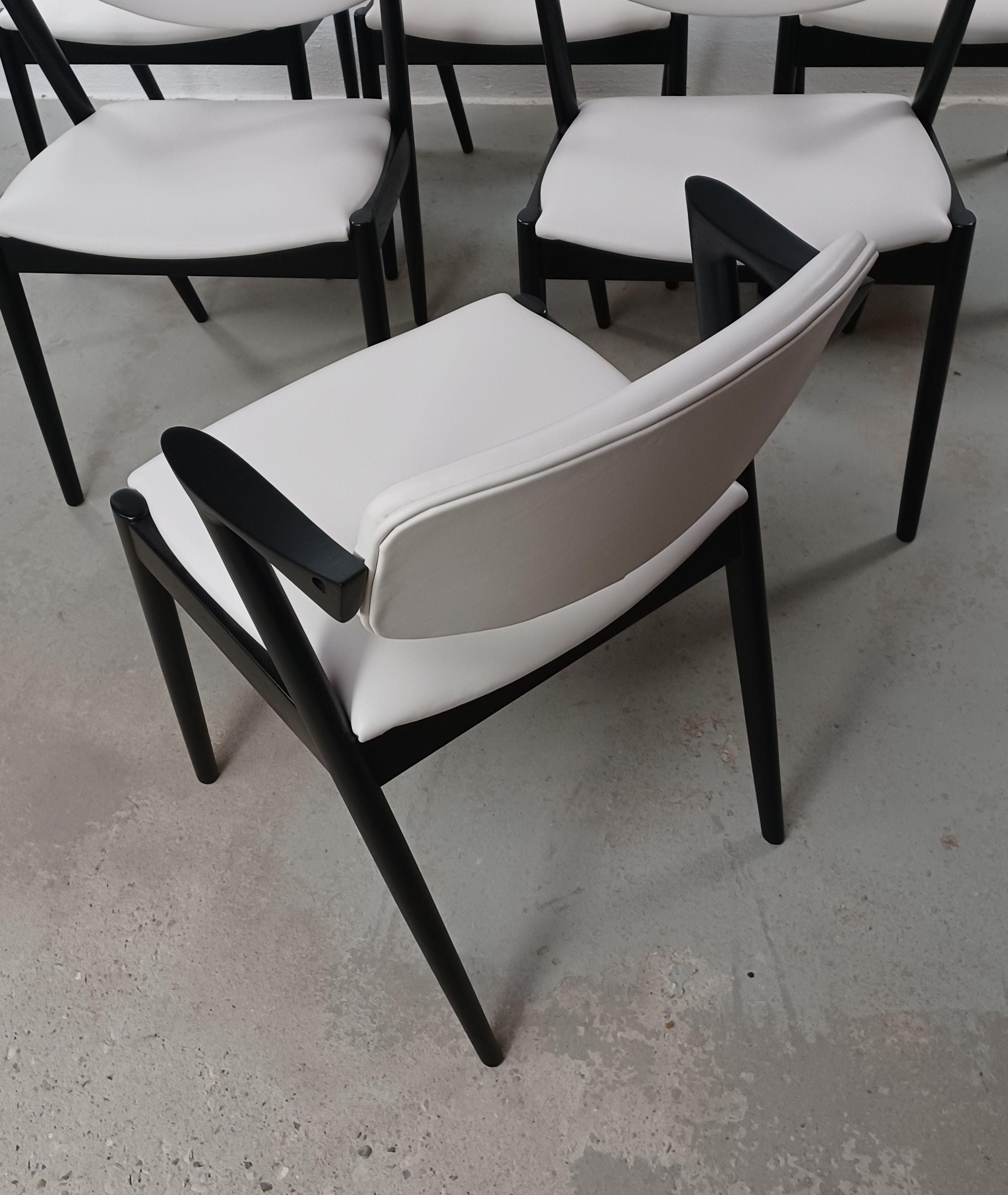 Sechs restaurierte Schwarze  Kai Kristiansen Esszimmerstühle Custom Reupholstery Inklusive (Lackiert) im Angebot