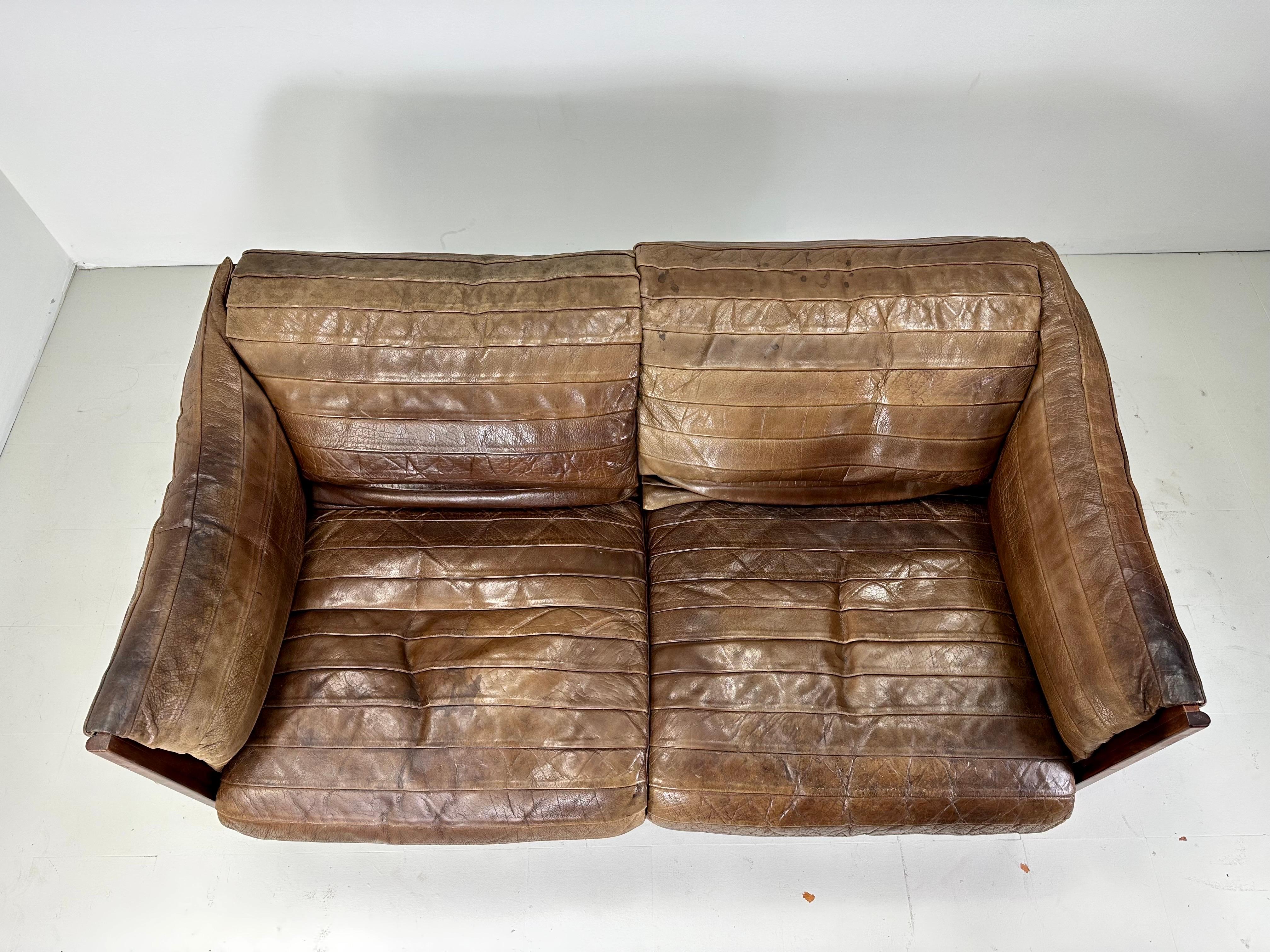 1960s Skipper Mobler Leather and Rosewood Settee In Good Condition For Sale In Turners Falls, MA