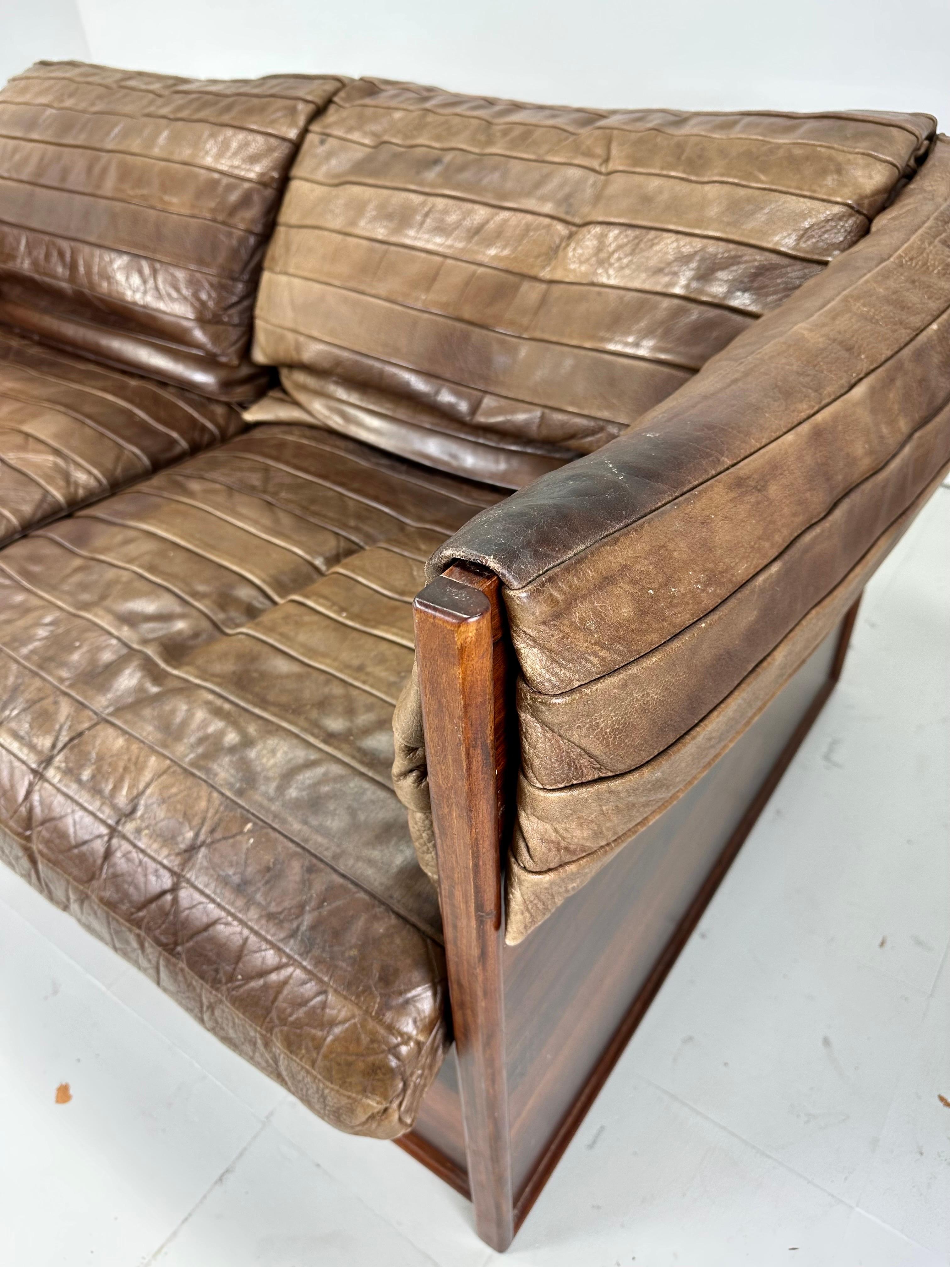 1960s Skipper Mobler Leather and Rosewood Settee For Sale 2
