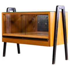 Petit bar compact des années 1960, cabinet de grammaphone en verre, Nabytek