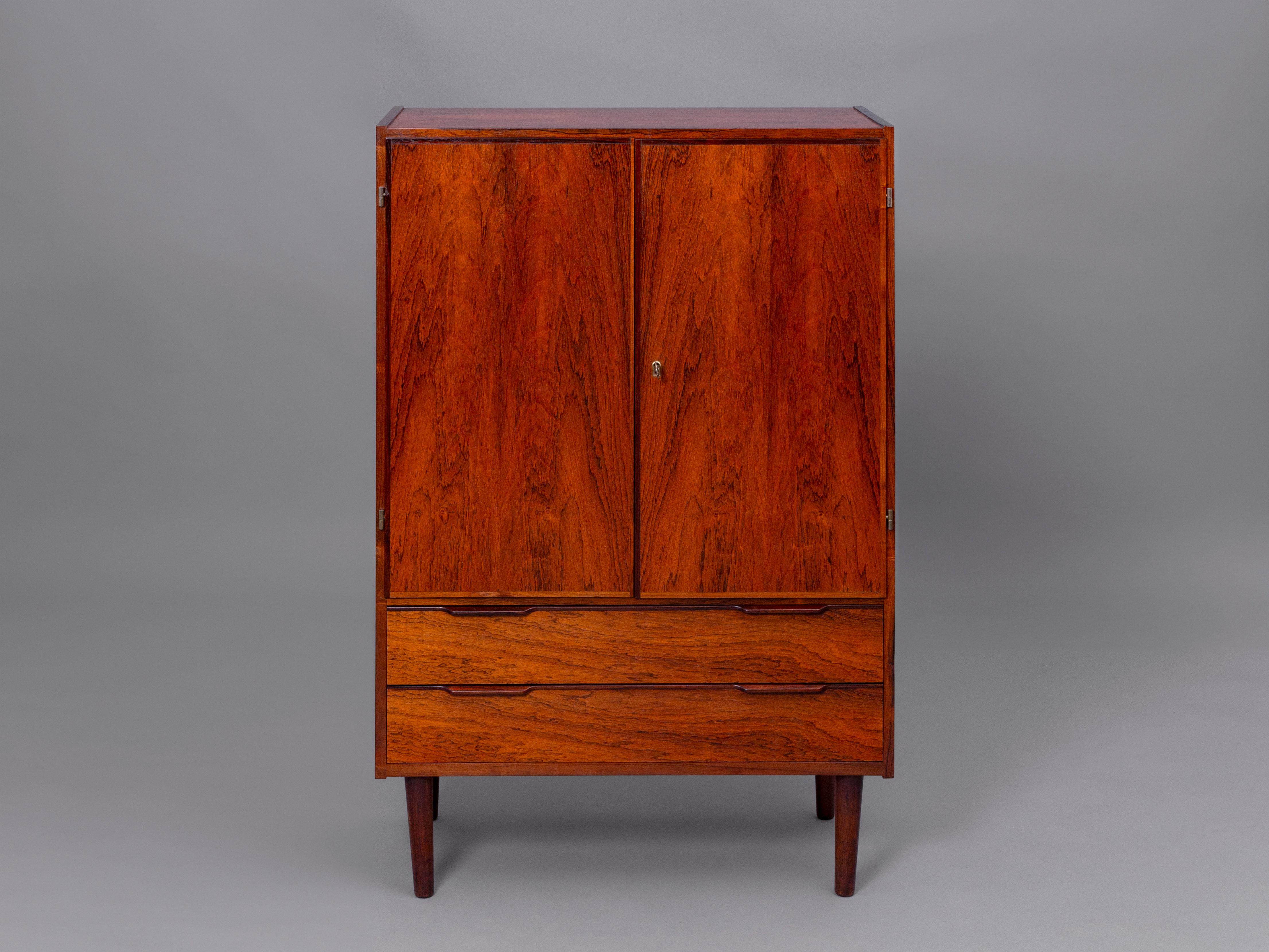 Small cabinet by anonymous designer, probably Erling Torvits. Manufactured in Rosewood. Denmark, 1960s

This piece fits perfectly for reduced spaces due to its rare proportions. The design follows the mid century rules of simplicity and the use of