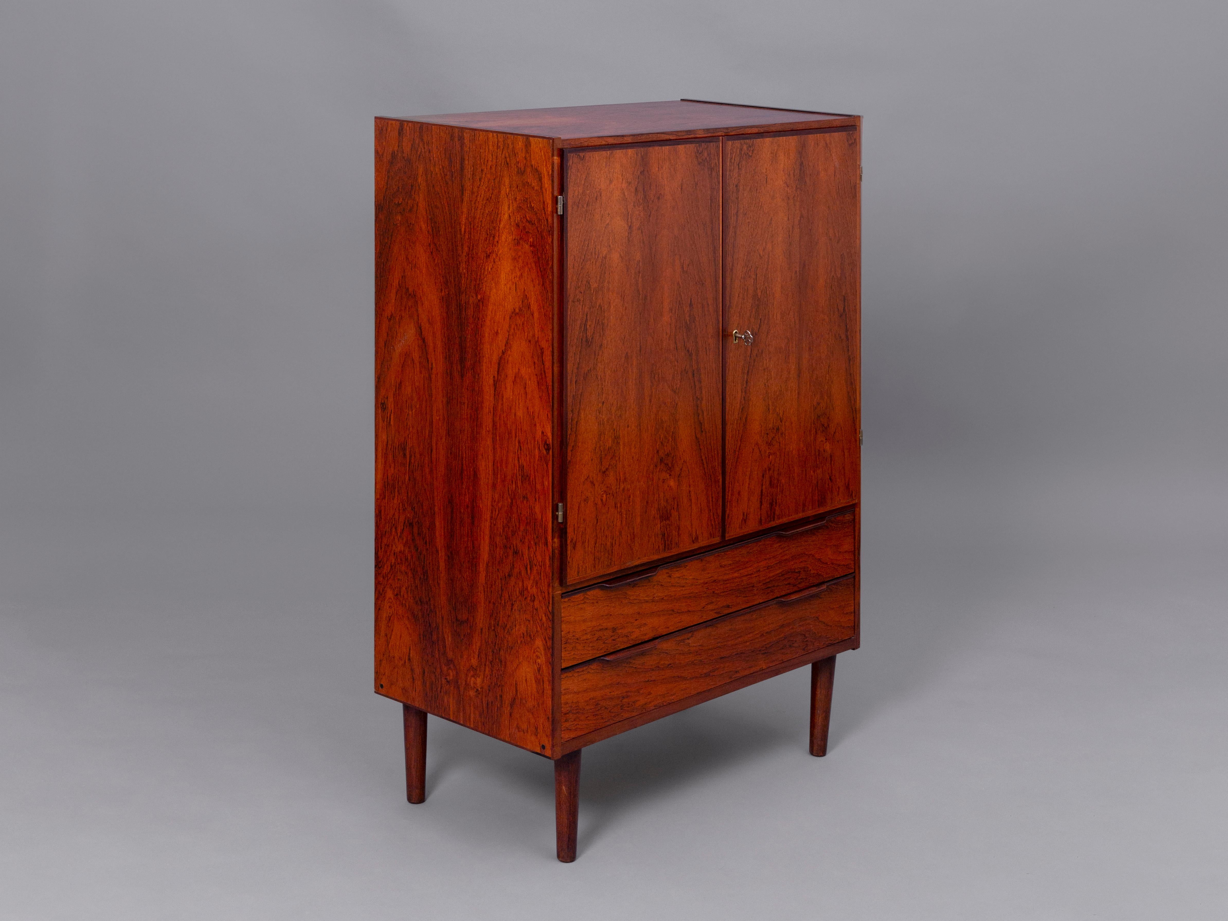 1960s Small Danish Rosewood Cabinet  In Good Condition For Sale In Madrid, ES