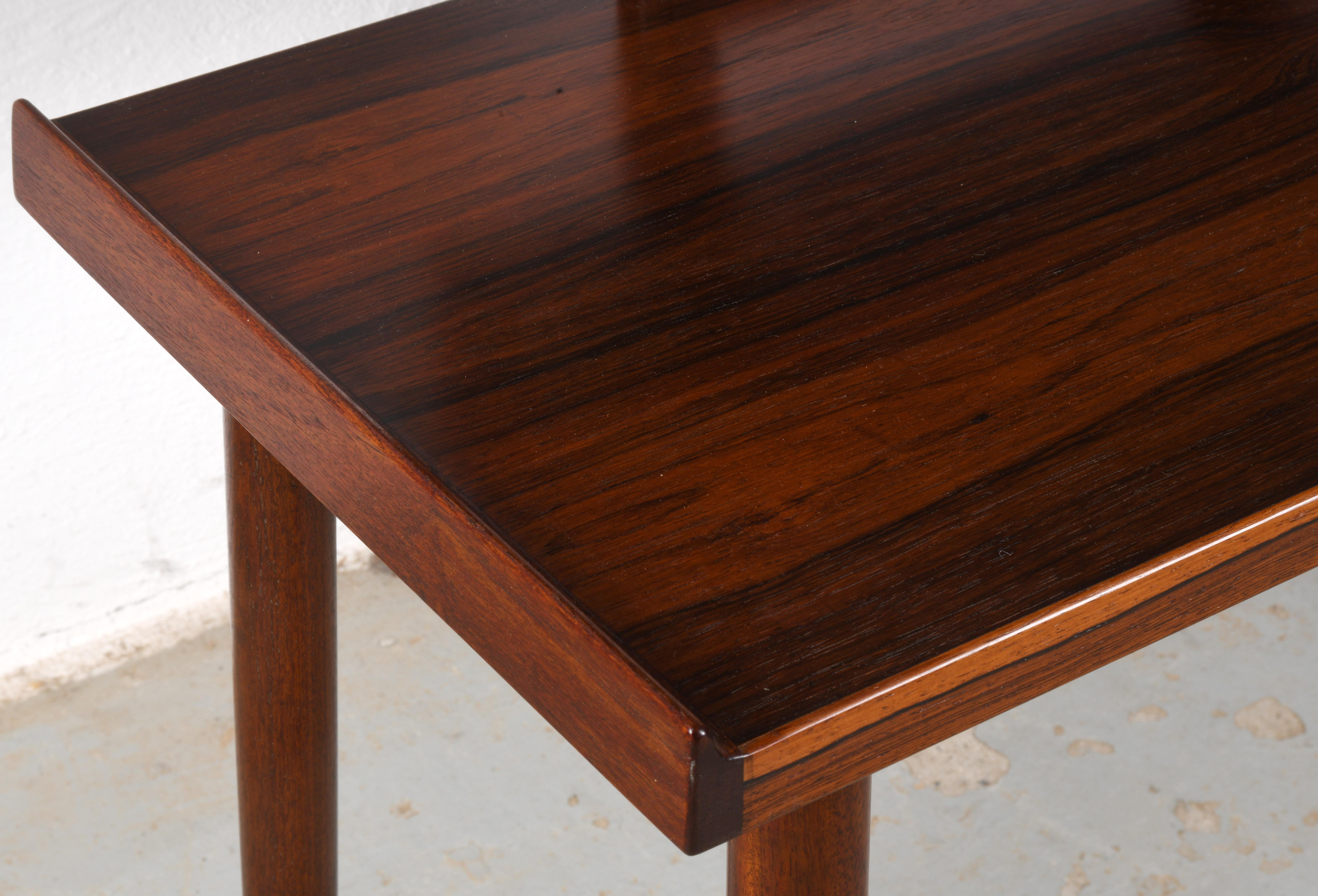 Pequeña y elegante mesa de tocador de palisandro de los años 60 totalmente restaurada y en excelente estado en venta 2