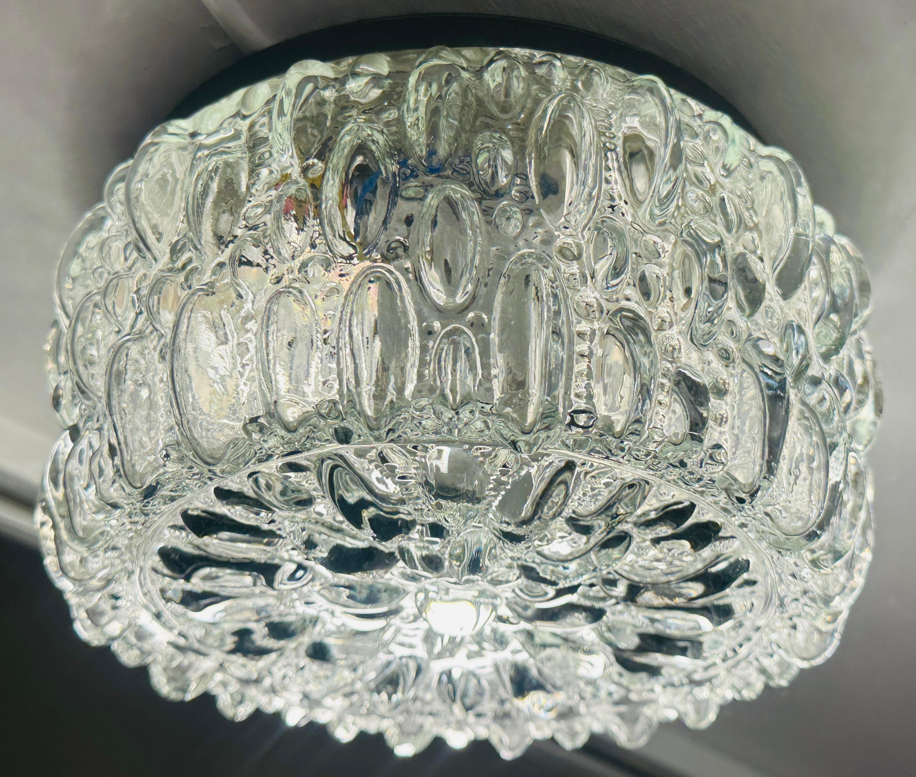 Kleine deutsche Einbau- oder Wandleuchte aus klarem Limberg-Glas, 1960er Jahre, Helena Tynell (Metall) im Angebot