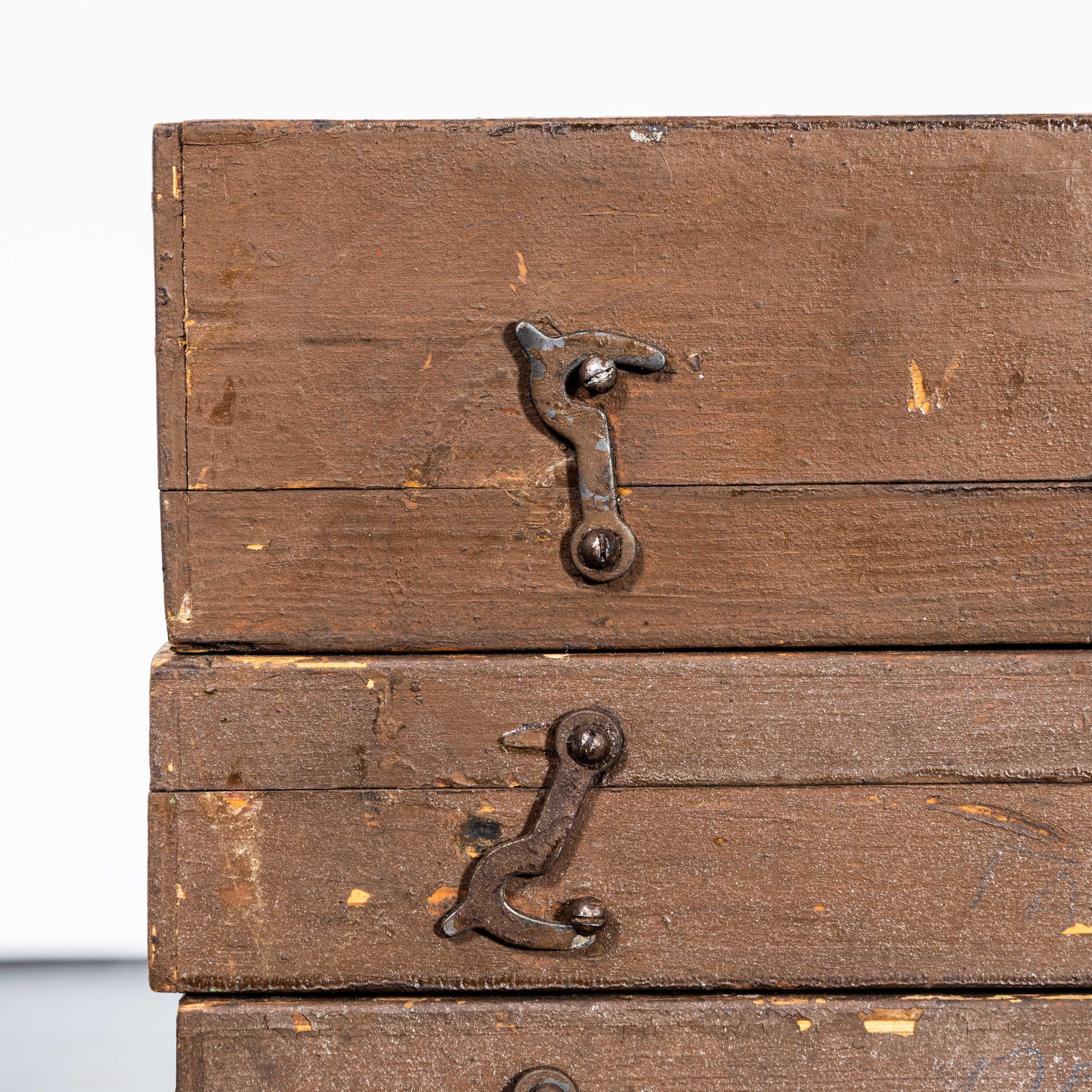 1960's Cajas Pequeñas De Barro Marrón Para Equipamiento Industrial - Juego De Seis Checo