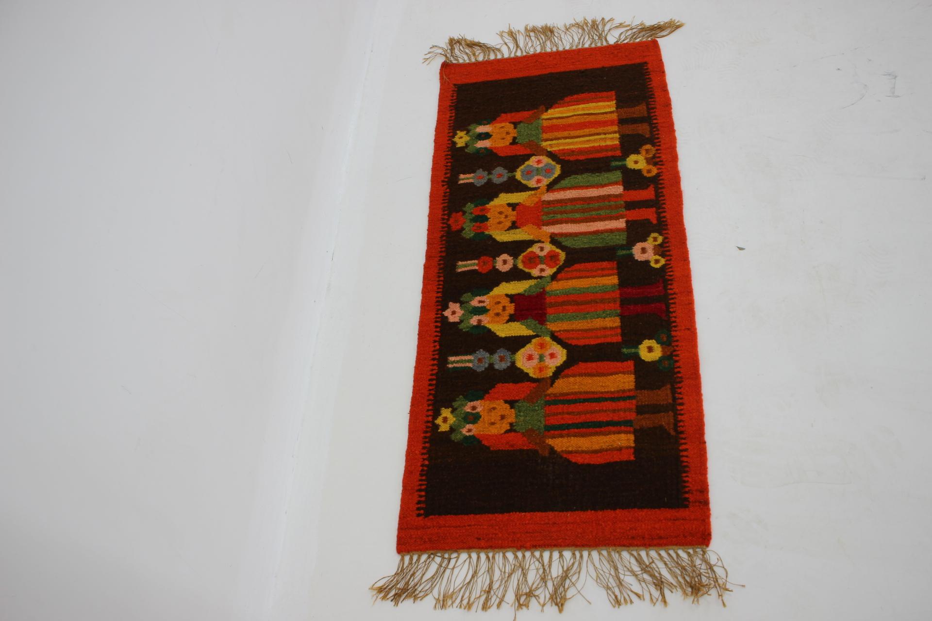 Mid-20th Century 1960s Small Polish Wool Rug For Sale