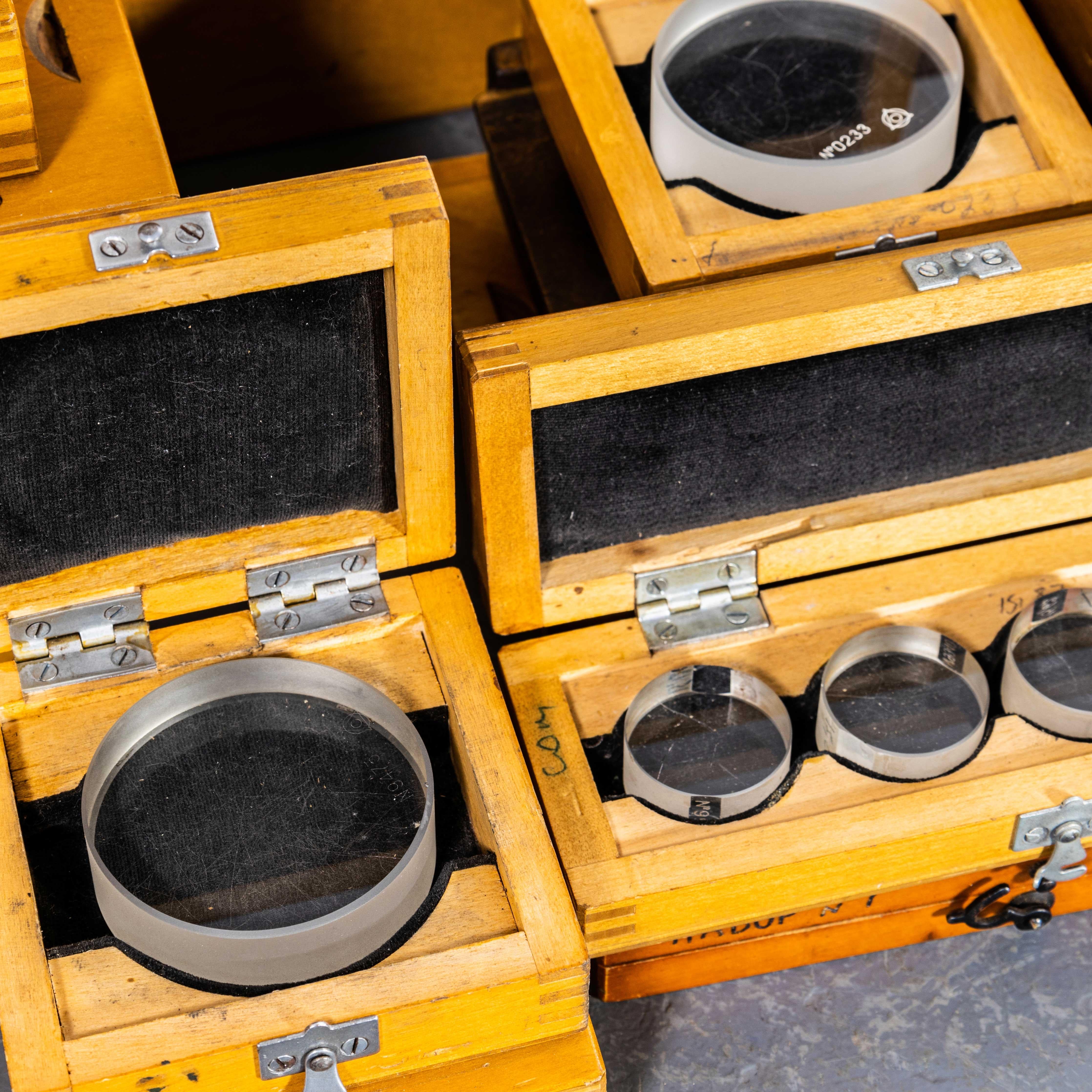 Cajas de equipo científico industrial de pequeño tamaño de los años 60 - Caja individual en venta 1