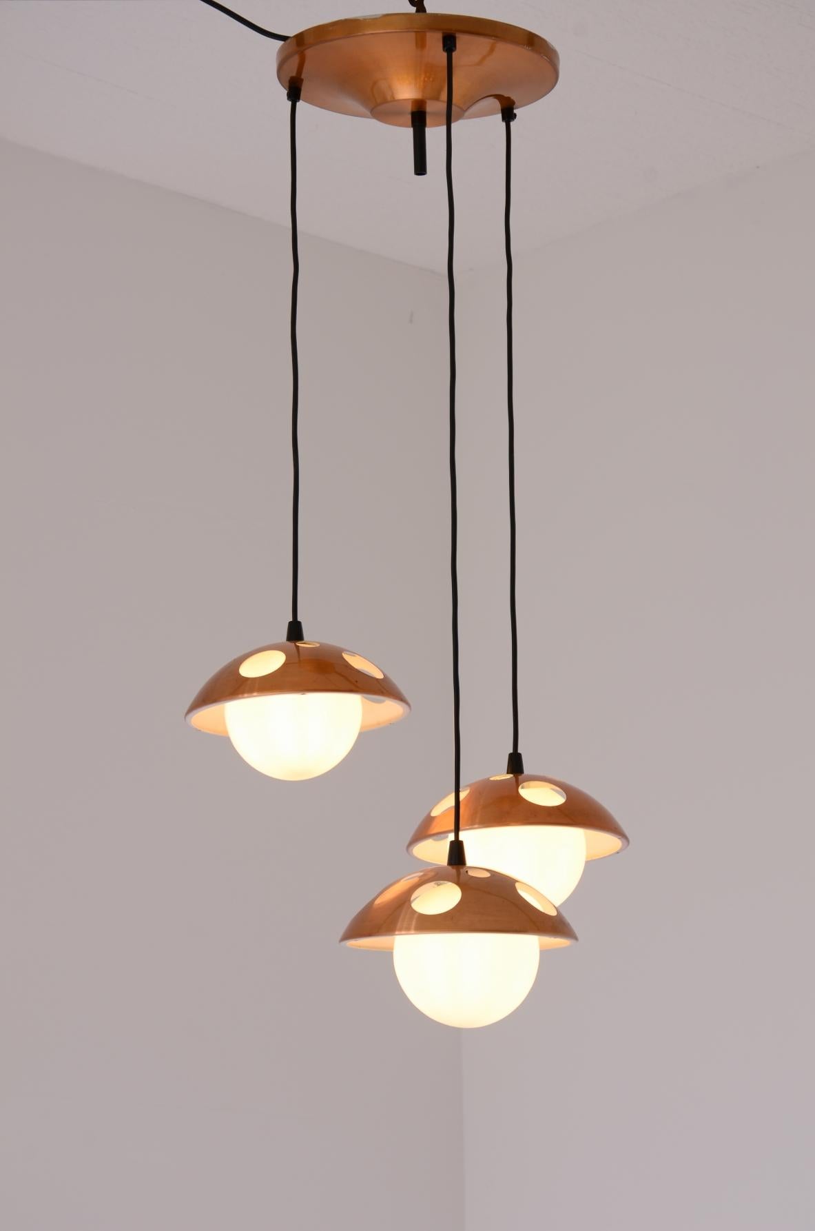 1960's Small three-light chandelier with perforated copper shades In Good Condition For Sale In Milano, IT