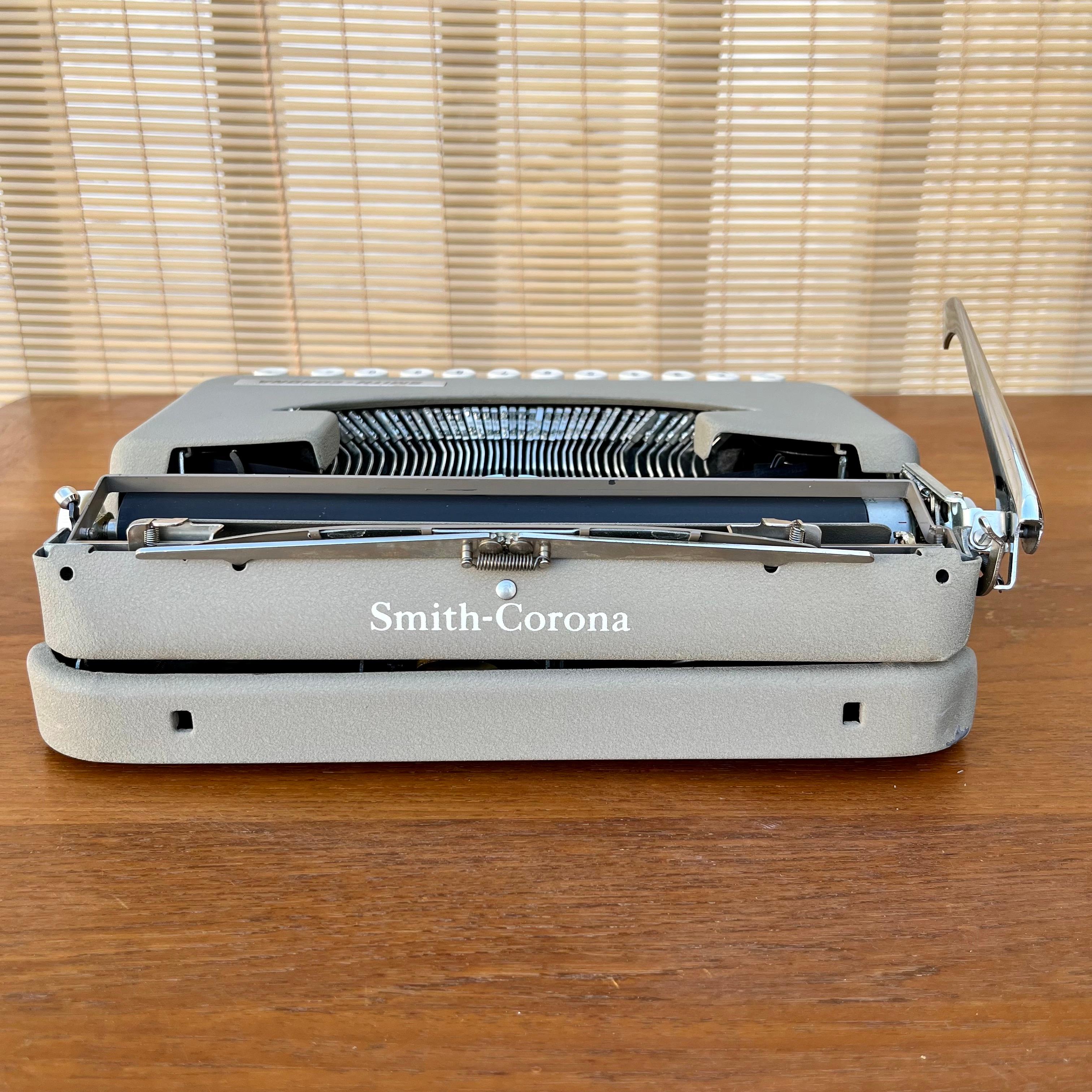 Metal 1960s Smith Corona Skyriter Portable Typewriter with Vinyl Case For Sale