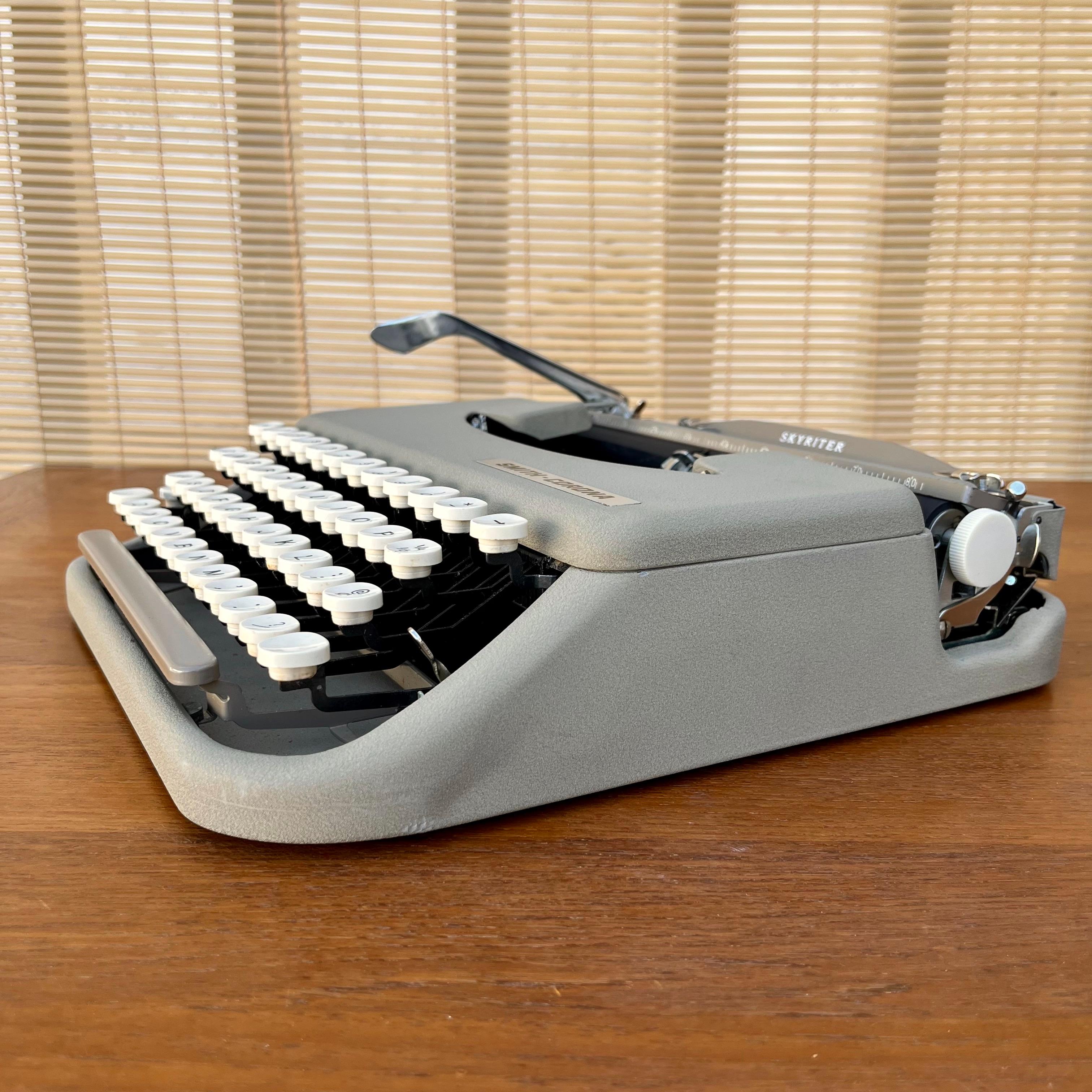 Mid-20th Century 1960s Smith Corona Skyriter Portable Typewriter with Vinyl Case For Sale