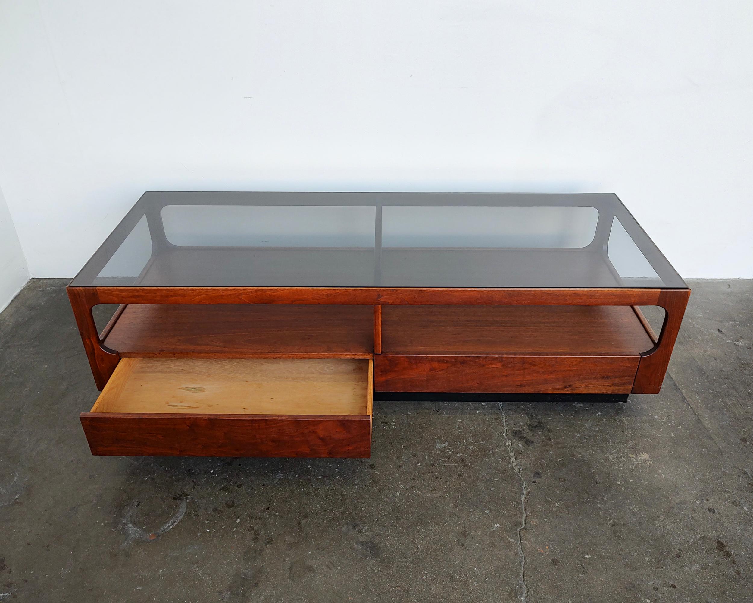 1960s Smokey Glass and Walnut Coffee Table by John Keal Brown Saltman In Good Condition For Sale In Hawthorne, CA
