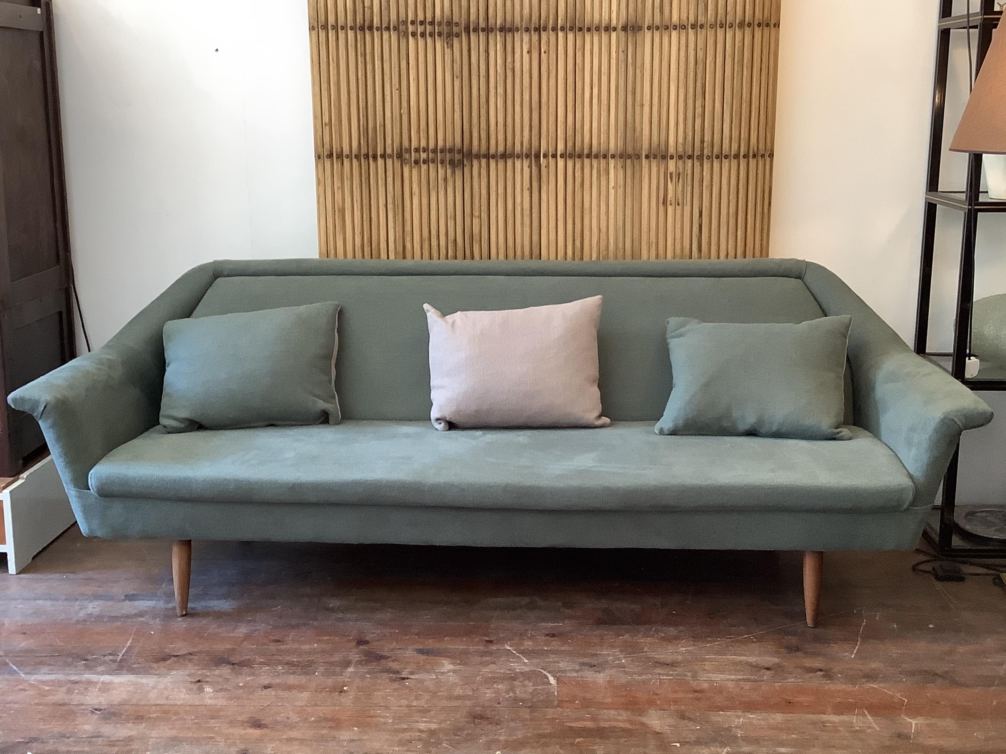 Mid-Century Modern 1960’s Sofabed/Greaves & Thomas Sofabed