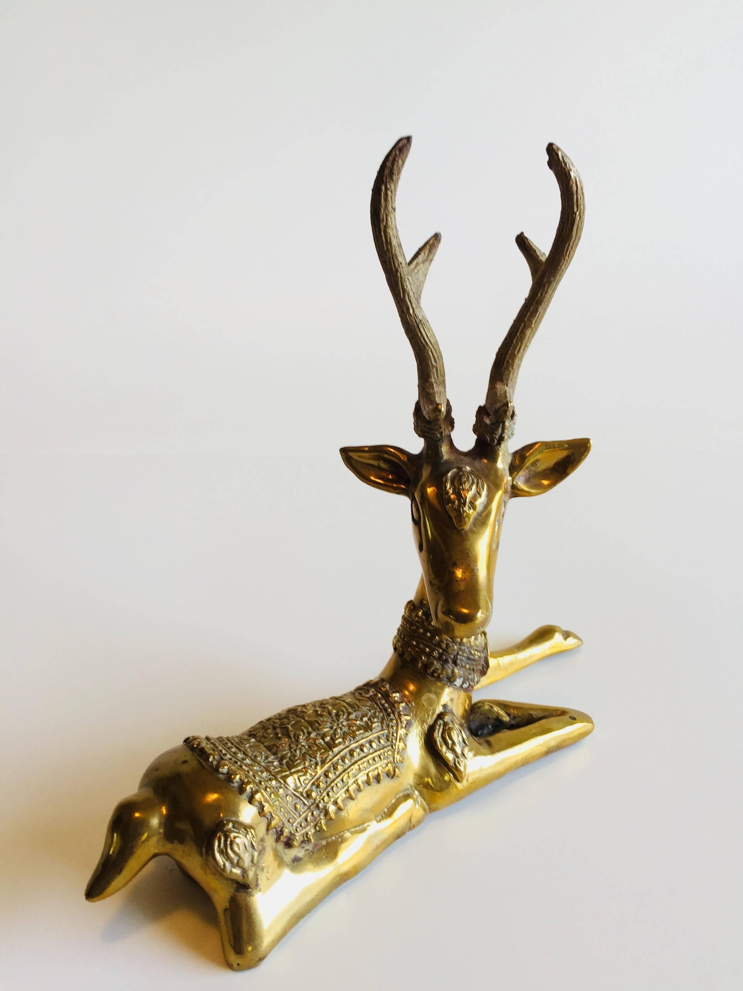 1960s solid brass sitting deer sculpture in the style of Sarreid. In excellent condition with no tarnish or damage.