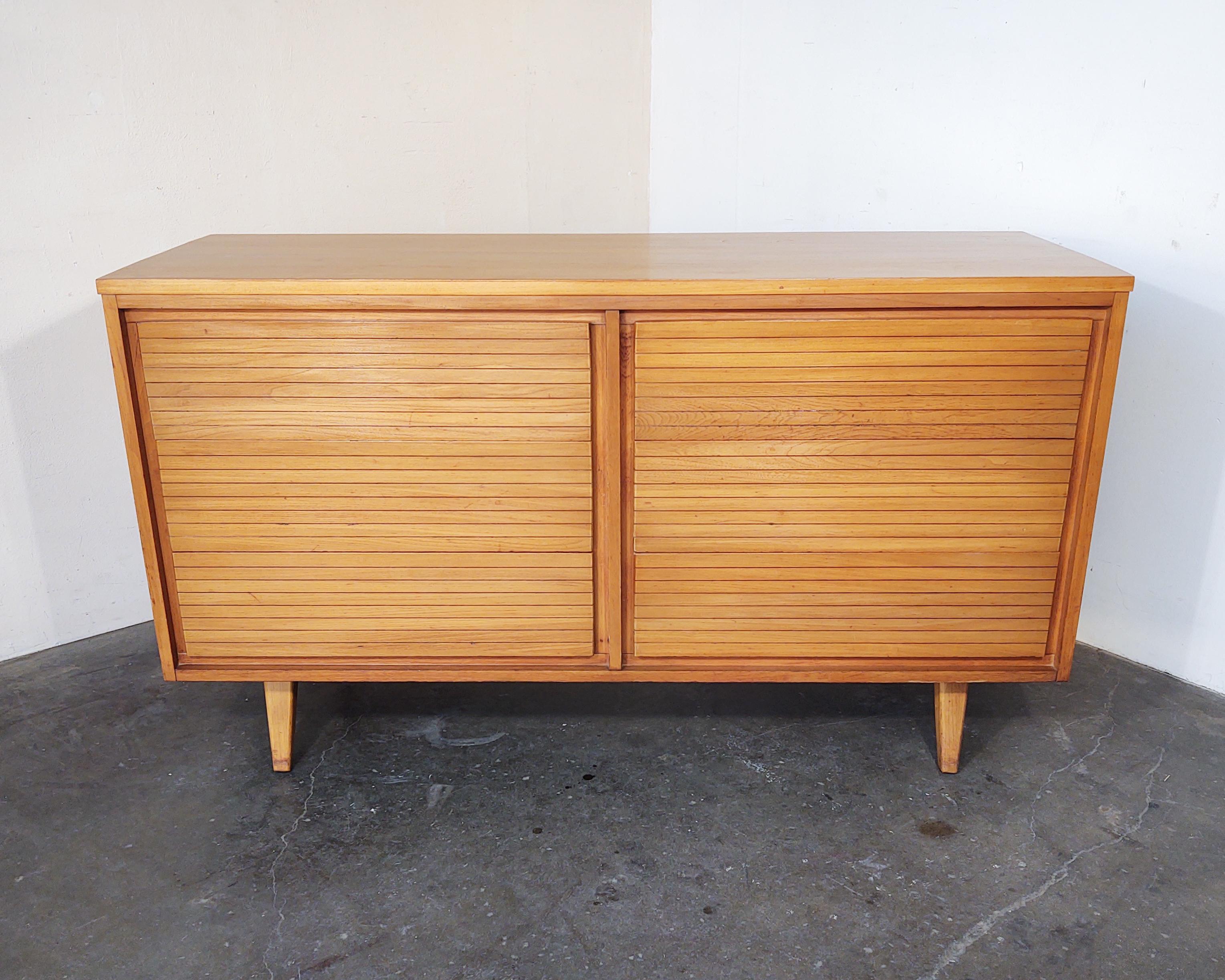 Beautiful solid elm dresser circa late 1950s/early 60s. Six solid maple drawers with dovetail joinery and engraved horizontal lines detail. Overall great condition, some light wear throughout consistent with vintage age.

Measures: