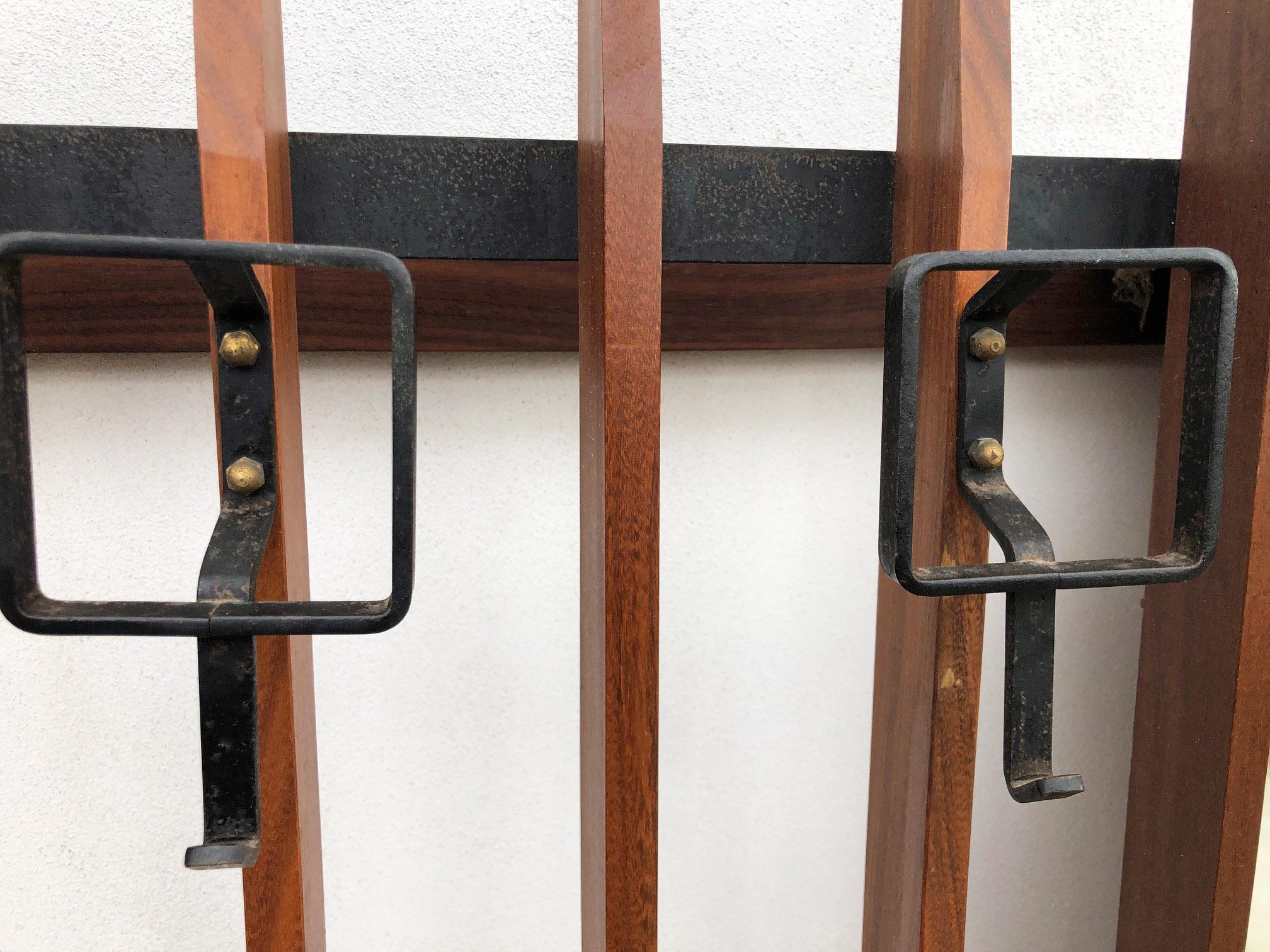 1960s Solid Mahogany Coat Rack Mirror and Trapezoidal Rods Italian Design In Good Condition In Buggiano, IT