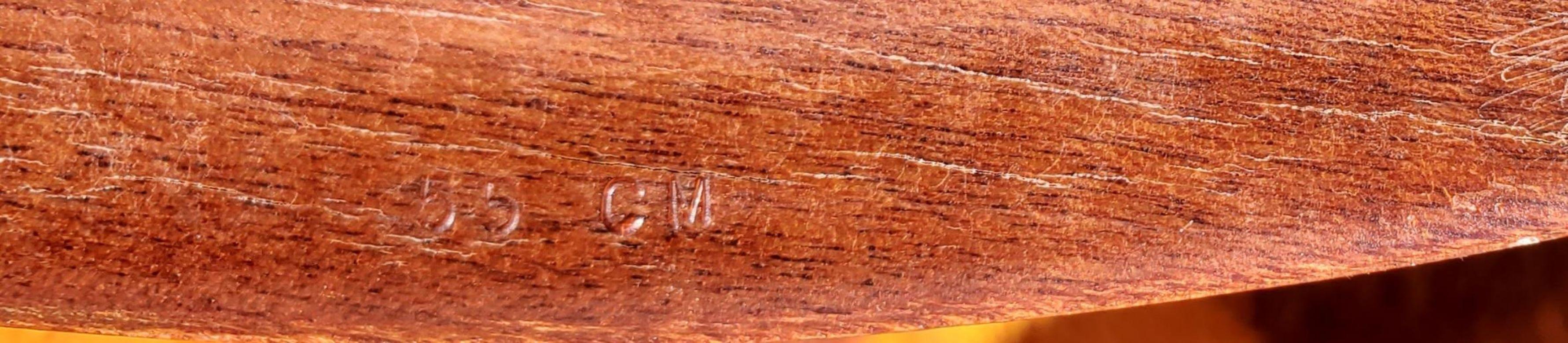 1960er Jahre Massive Runde Dänische Rosenholz Serviertabletts Mit Geschnitzten Griffen (20. Jahrhundert) im Angebot