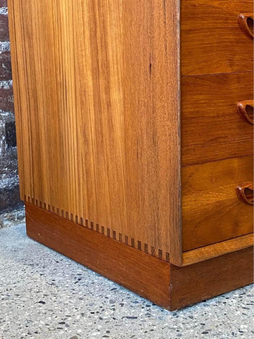 1960s Solid Teak Bar Cabinet  Dresser by Peter Hvidt for Søborg Møbelfabrik For Sale 3