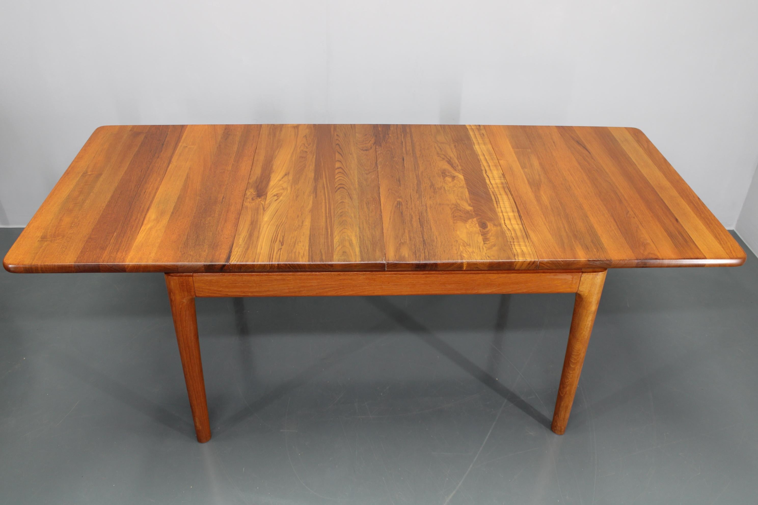 Table de salle à manger extensible en teck massif des années 1960 par Glostrup Mobelfabrik, Danemark en vente 4