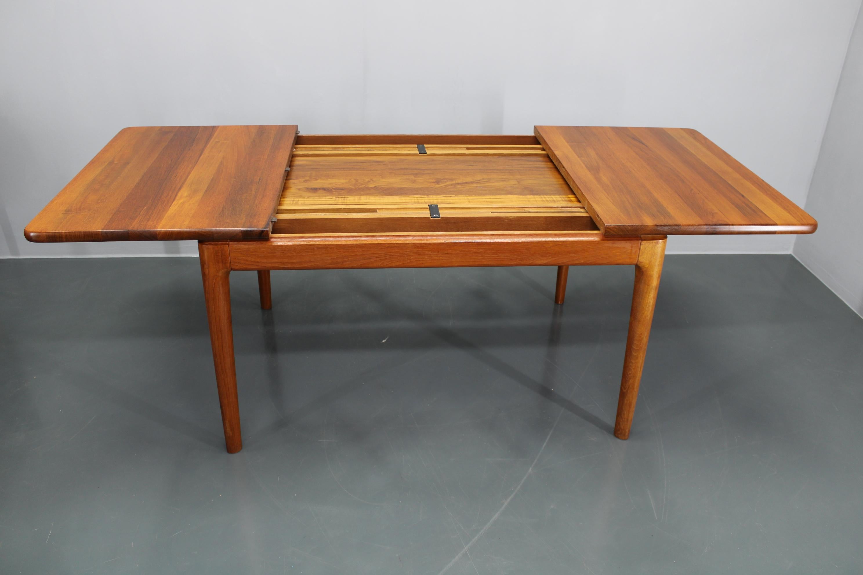 Table de salle à manger extensible en teck massif des années 1960 par Glostrup Mobelfabrik, Danemark en vente 9