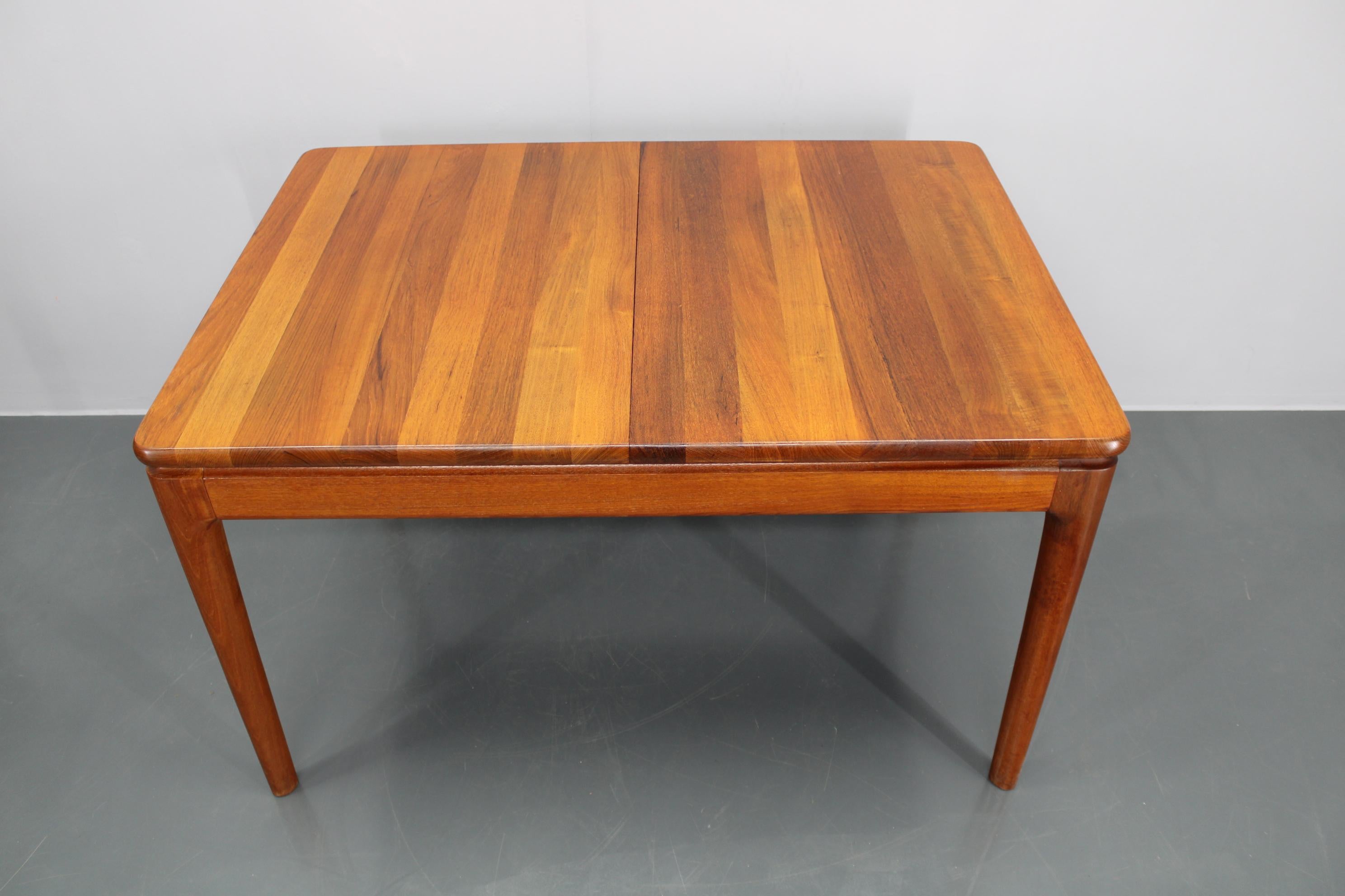 Danois Table de salle à manger extensible en teck massif des années 1960 par Glostrup Mobelfabrik, Danemark en vente
