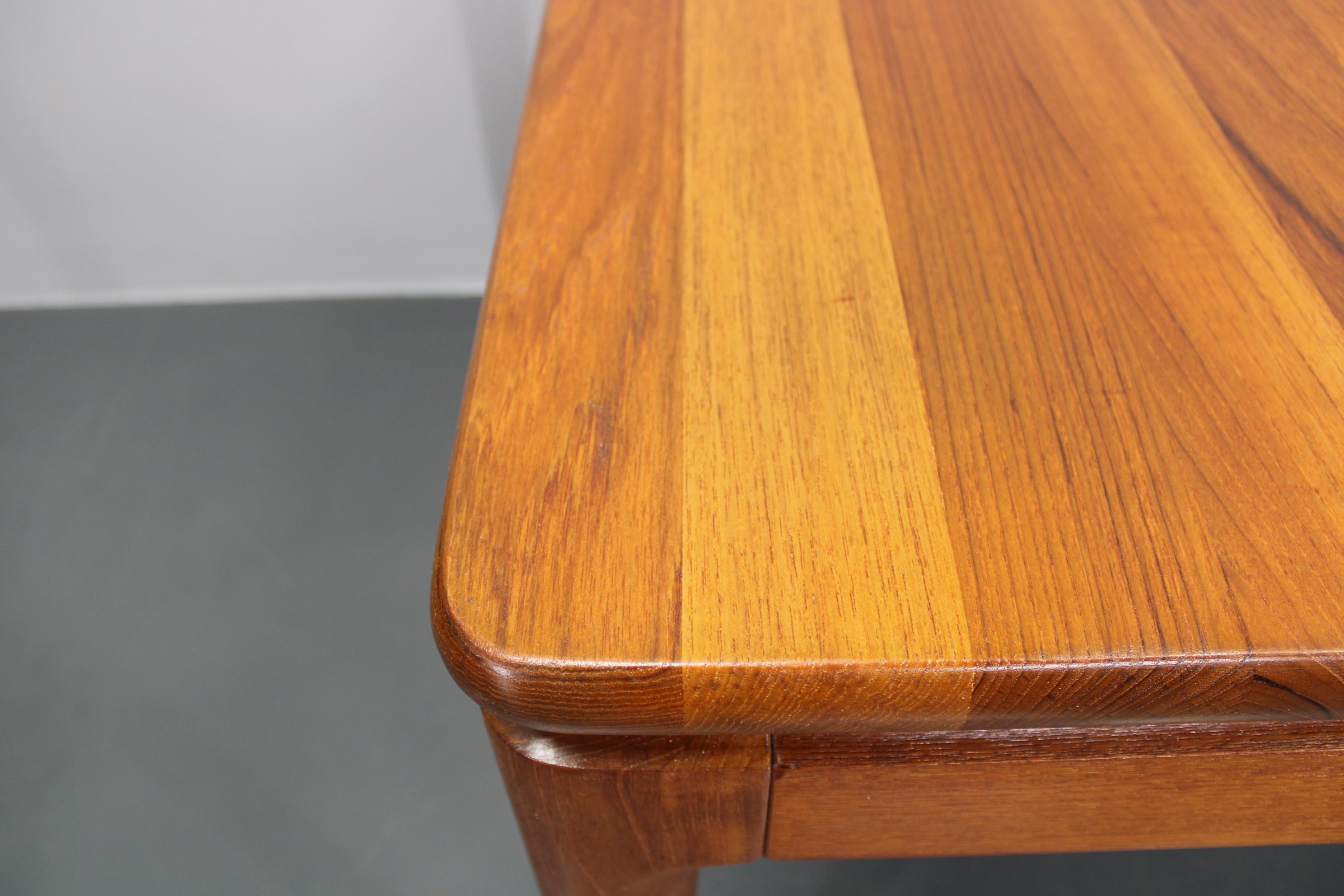 Table de salle à manger extensible en teck massif des années 1960 par Glostrup Mobelfabrik, Danemark Bon état - En vente à Praha, CZ