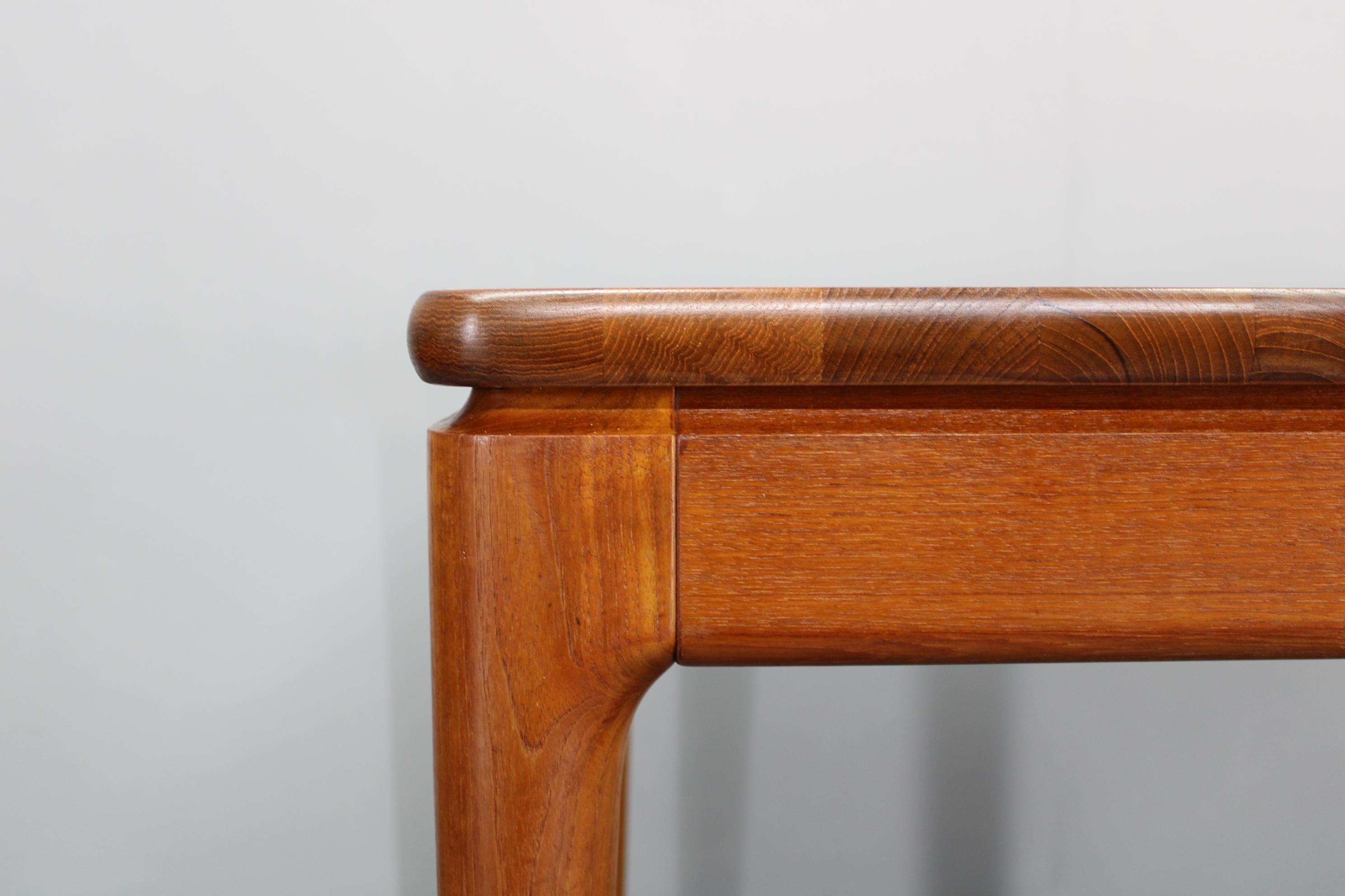 20ième siècle Table de salle à manger extensible en teck massif des années 1960 par Glostrup Mobelfabrik, Danemark en vente