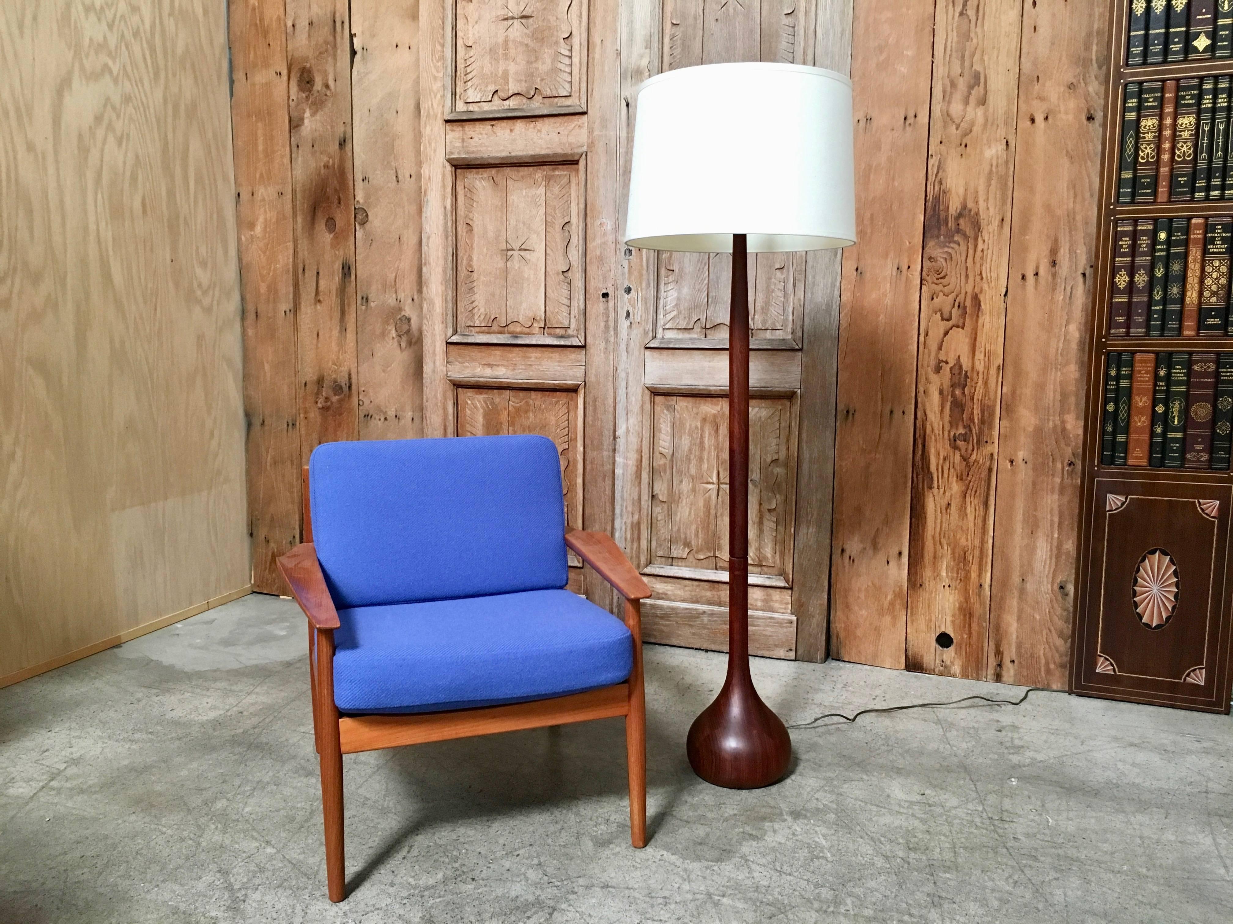 1960s Solid Teak Onion Floor Lamp In Good Condition In Denton, TX