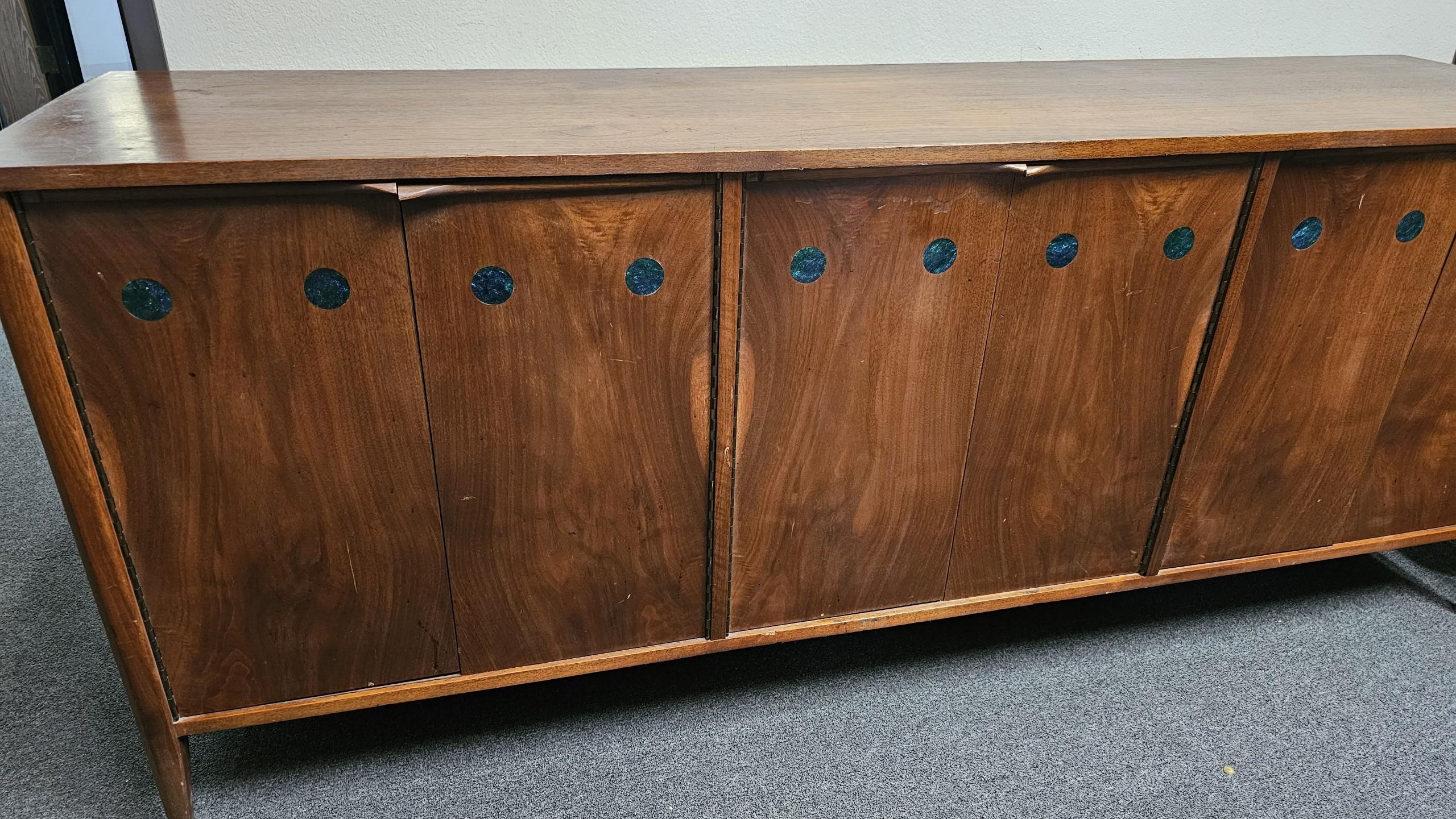 Unknown 1960s Solid Walnut Mid Century Buffet Sideboard Credenza Mendoza Like Accents For Sale