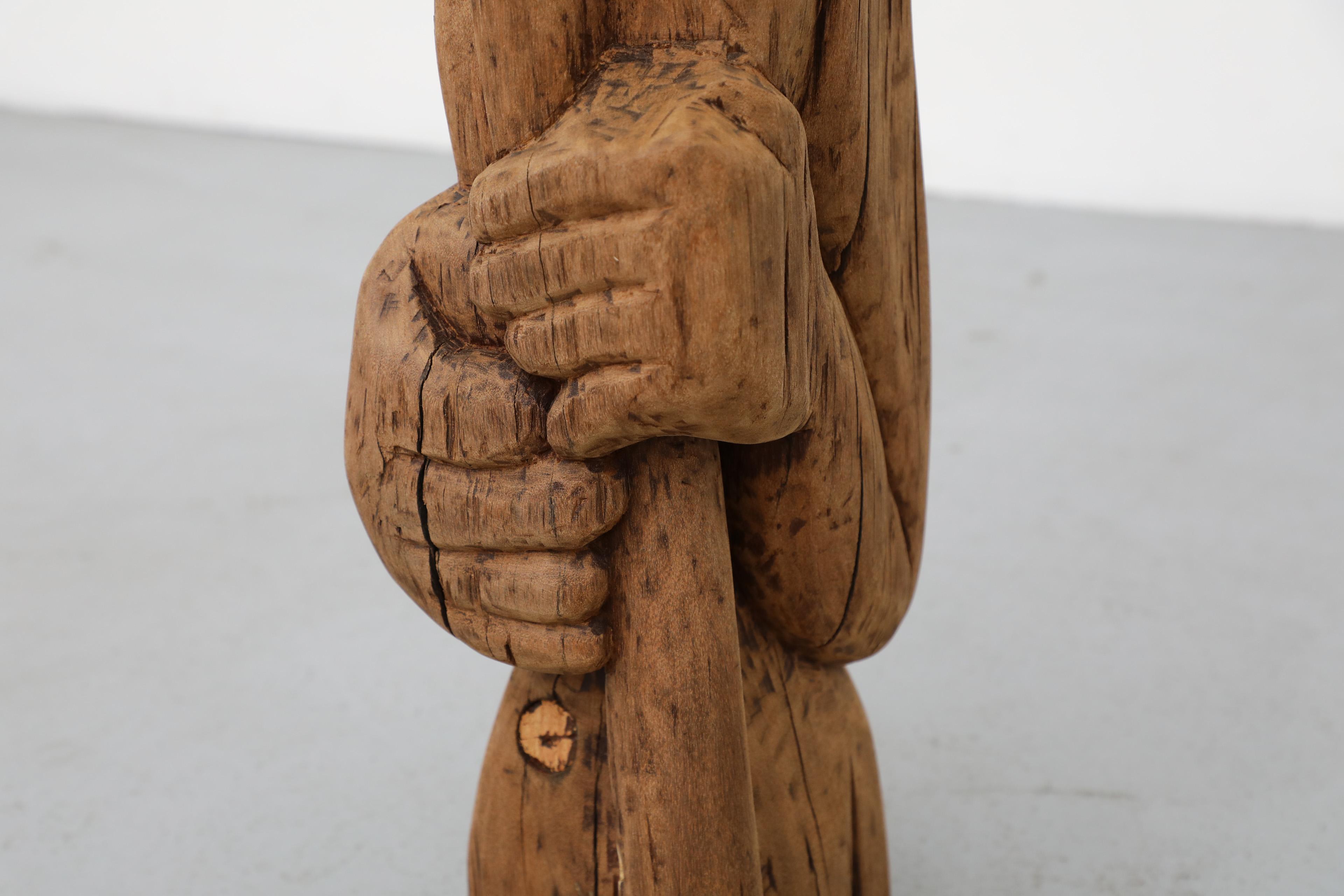 Escultura tótem primitiva tallada a mano en madera maciza de 1960 en venta 11