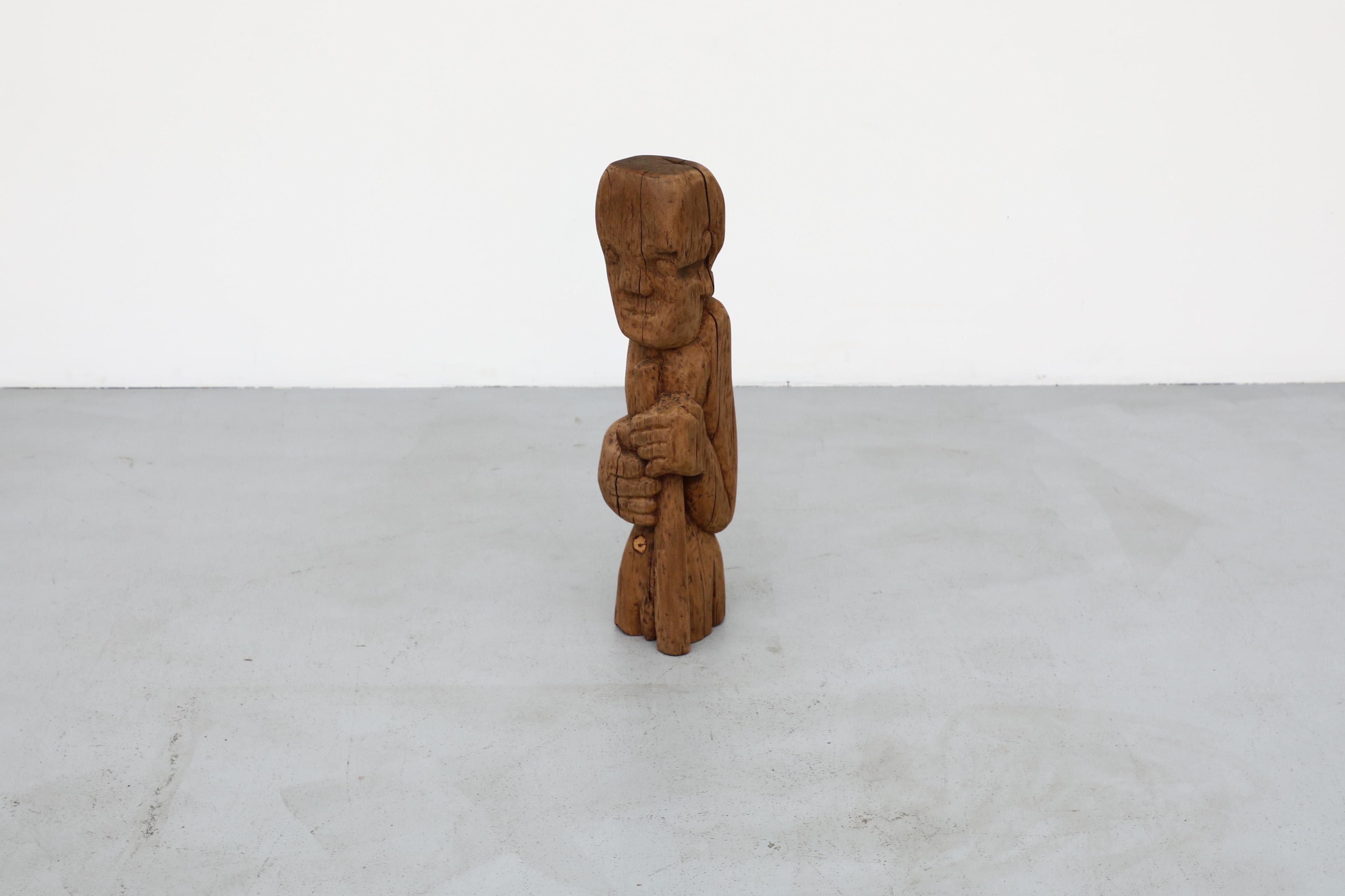 Escultura tótem primitiva tallada a mano en madera maciza de 1960 Tallado a mano en venta