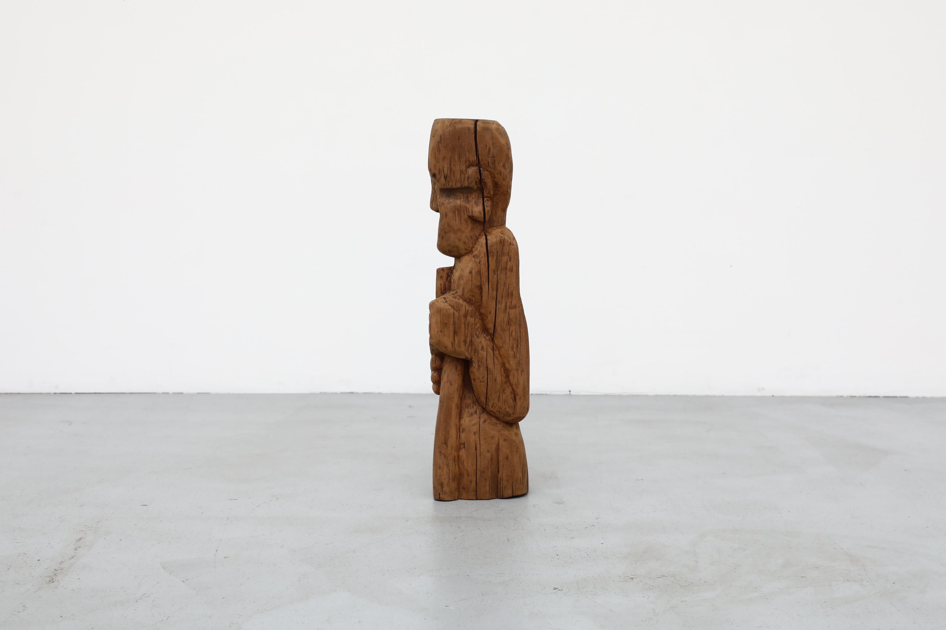 Escultura tótem primitiva tallada a mano en madera maciza de 1960 Madera en venta