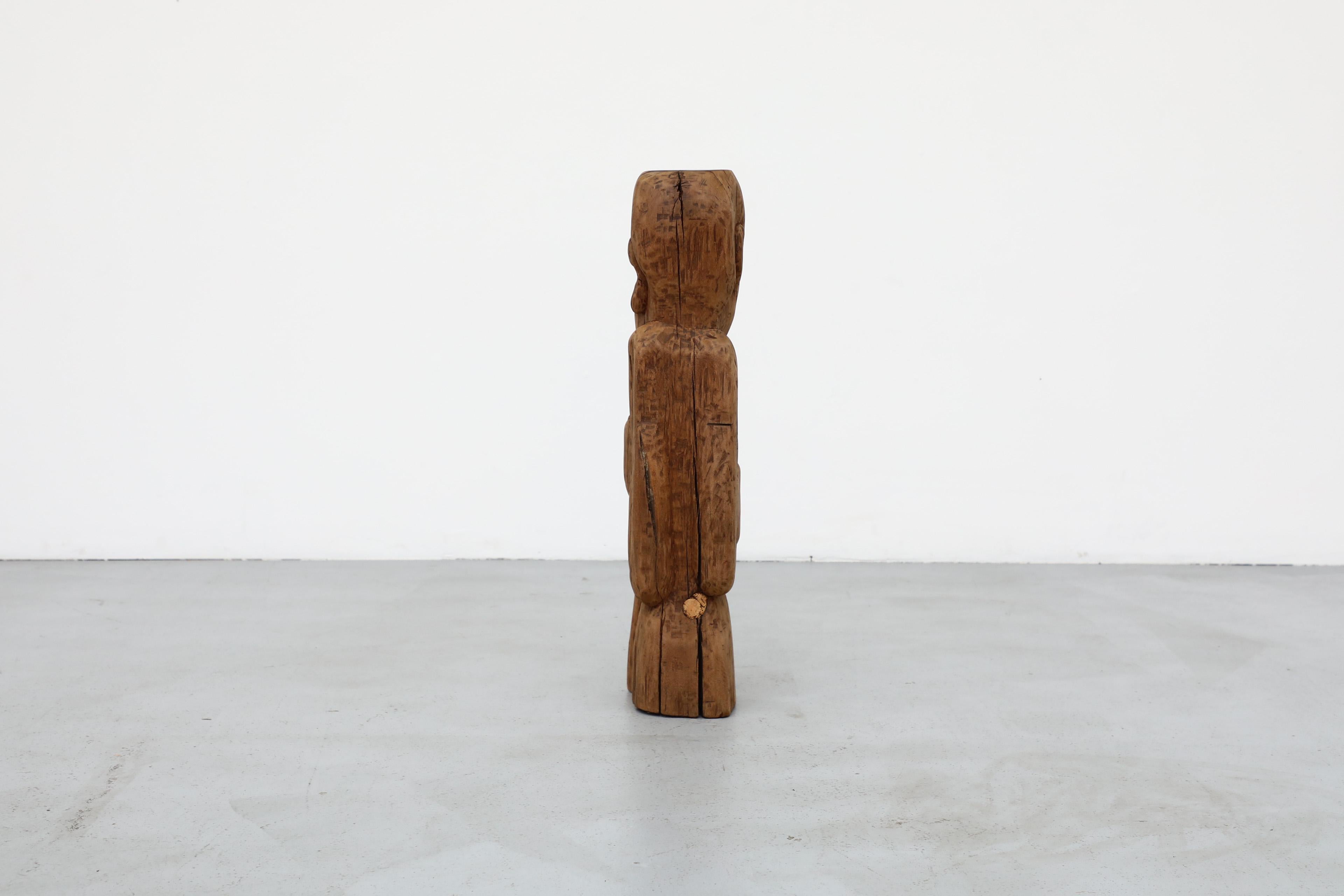 Escultura tótem primitiva tallada a mano en madera maciza de 1960 en venta 2