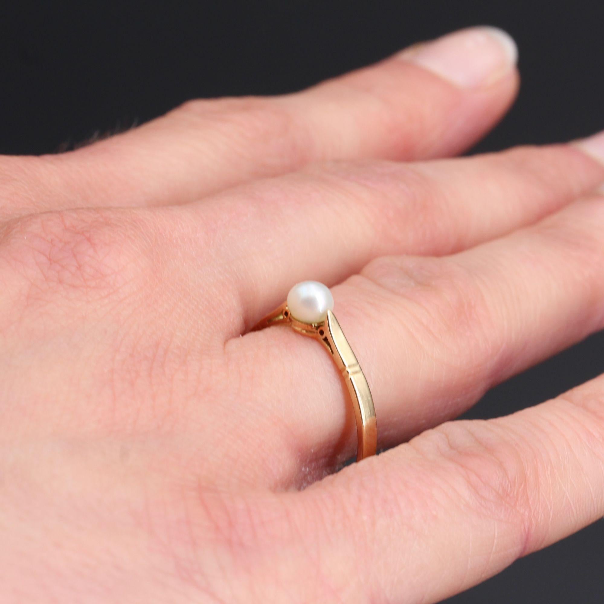 1960s Solitaire Pearl 18 Karat Yellow Gold Ring 4