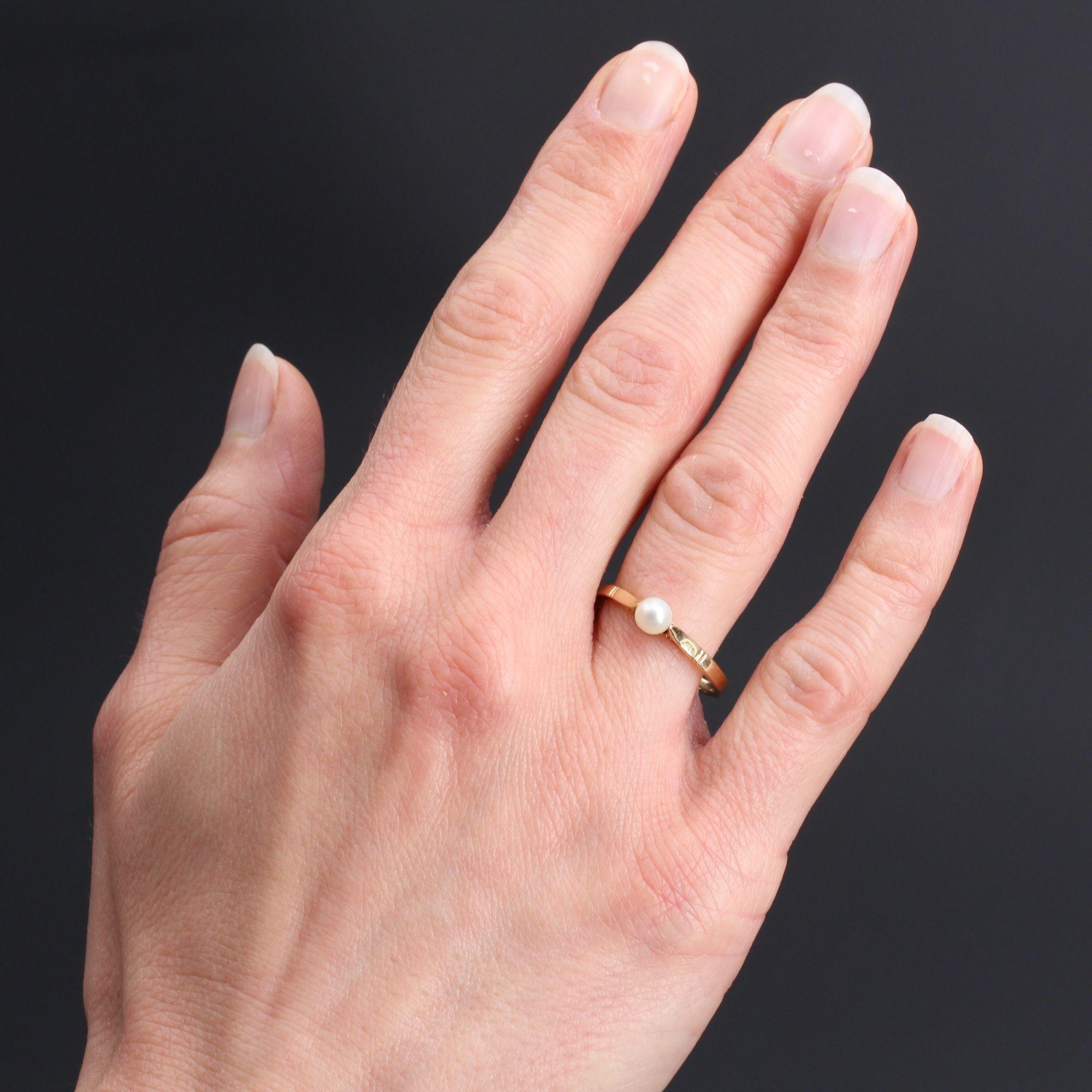 Ring in 18 karat yellow gold.
Sober and elegant, this thin antique ring is decorated with a solitaire white orient cultured pearl.
Diameter of the pearl : 4.5/5 mm.
Height : 4.4 mm, width : 5.7 mm, thickness : 5 mm, width of the ring at the base :