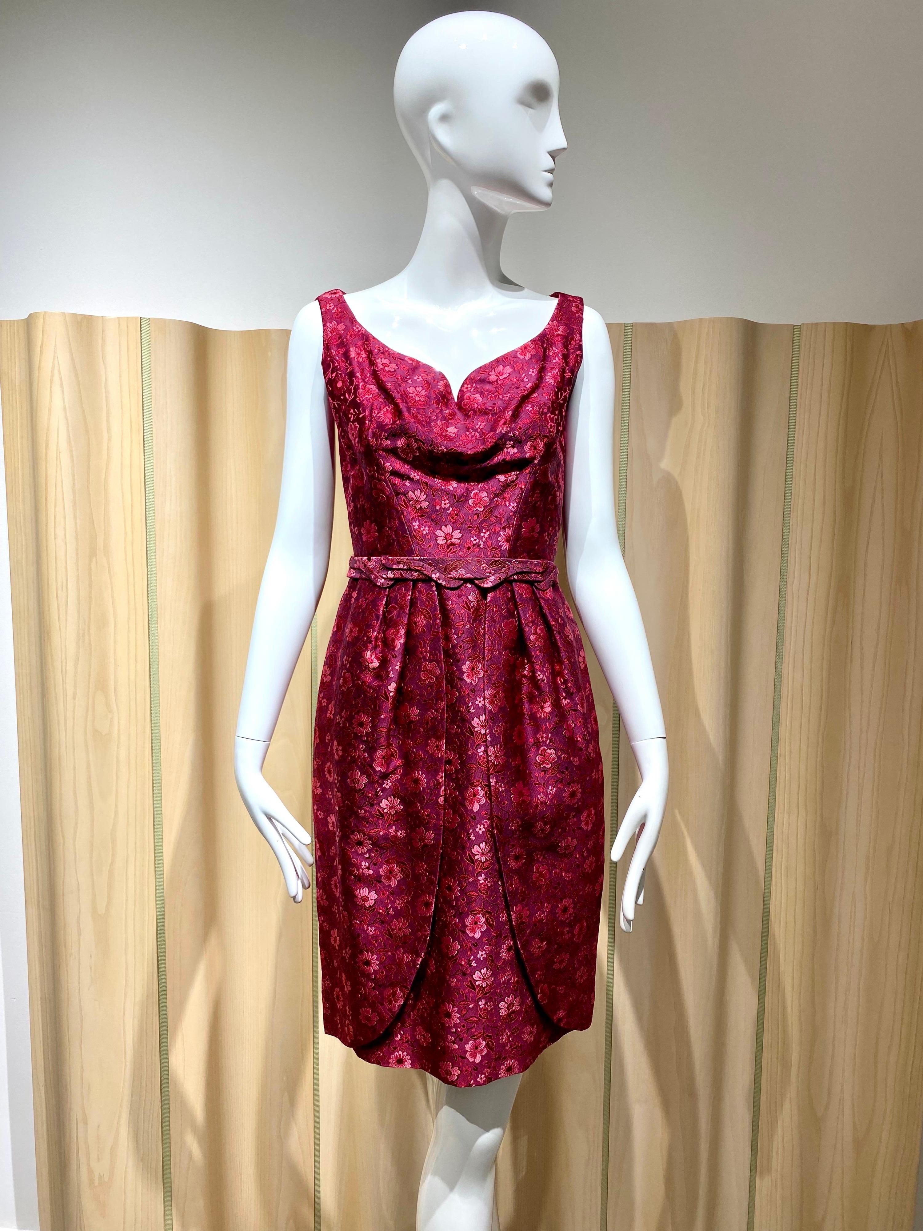 Años 60 Sophie de Saks Vestido y chaqueta de brocado rojo burdeos en Excelente estado para la venta en Beverly Hills, CA