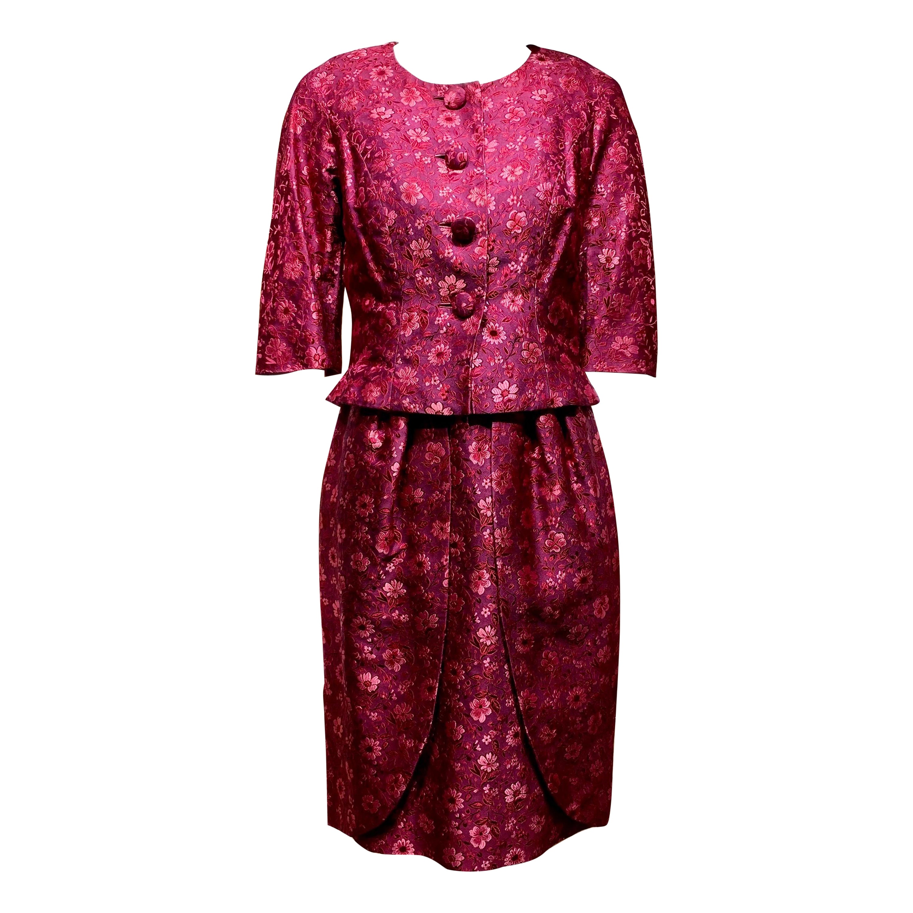 Sophie of Saks - Robe et veste en brocart rouge bourgogne, années 1960
