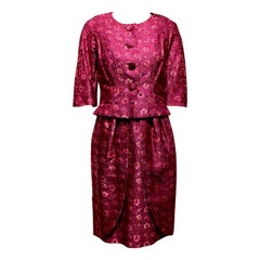 Sophie of Saks - Robe et veste en brocart rouge bourgogne, années 1960
