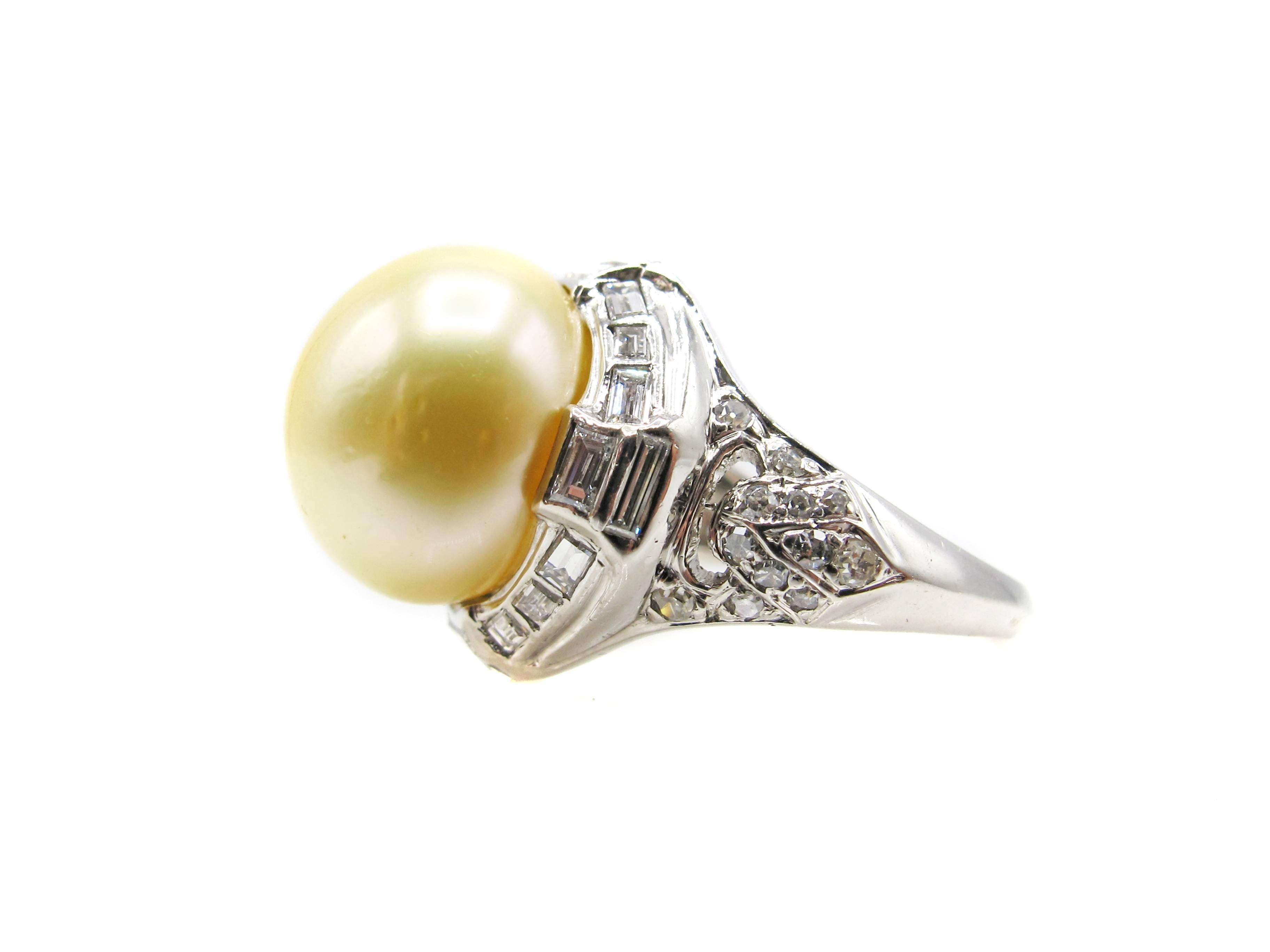 Round Cut 1960s South Sea Pearl Diamond Gold Ring