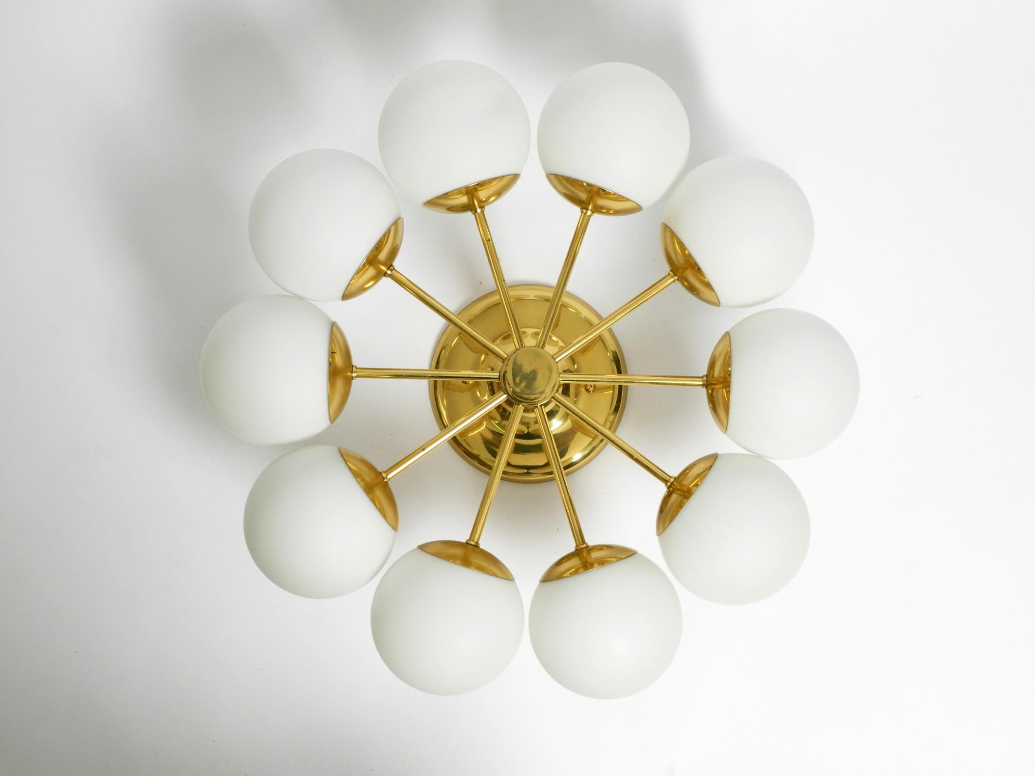 Beautiful brass ceiling light from 1960 with 10 white opal glass balls.
Manufacturer is Kaiser Leuchten. Made in Germany.
Great sixties Space Age Atomic design.
Very good vintage condition. Very little signs of use. Light patina.
The brass frame is