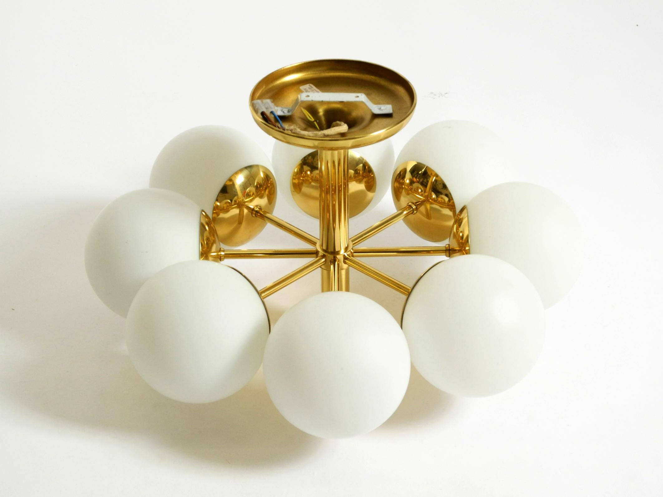 1960s Space Age brass ceiling lamp with 8 glass balls by Kaiser Leuchten in vendita 4