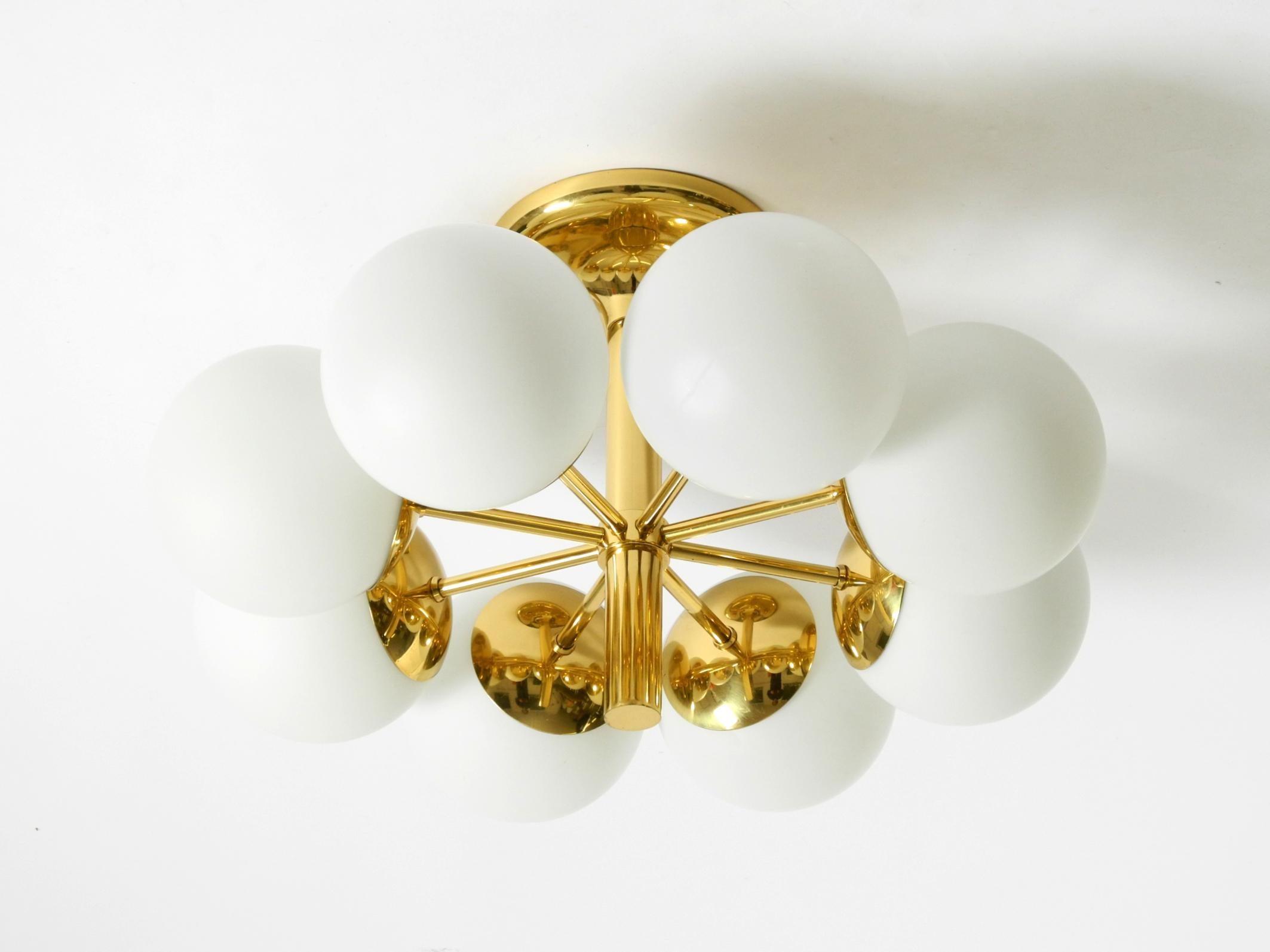 Beautiful brass ceiling light from 1960 with 8 white opal glass balls.
Manufacturer is Kaiser Leuchten. Made in Germany.
Great sixties Space Age Atomic design.
Very good vintage condition. Very little signs of use. Light patina.
The brass frame is