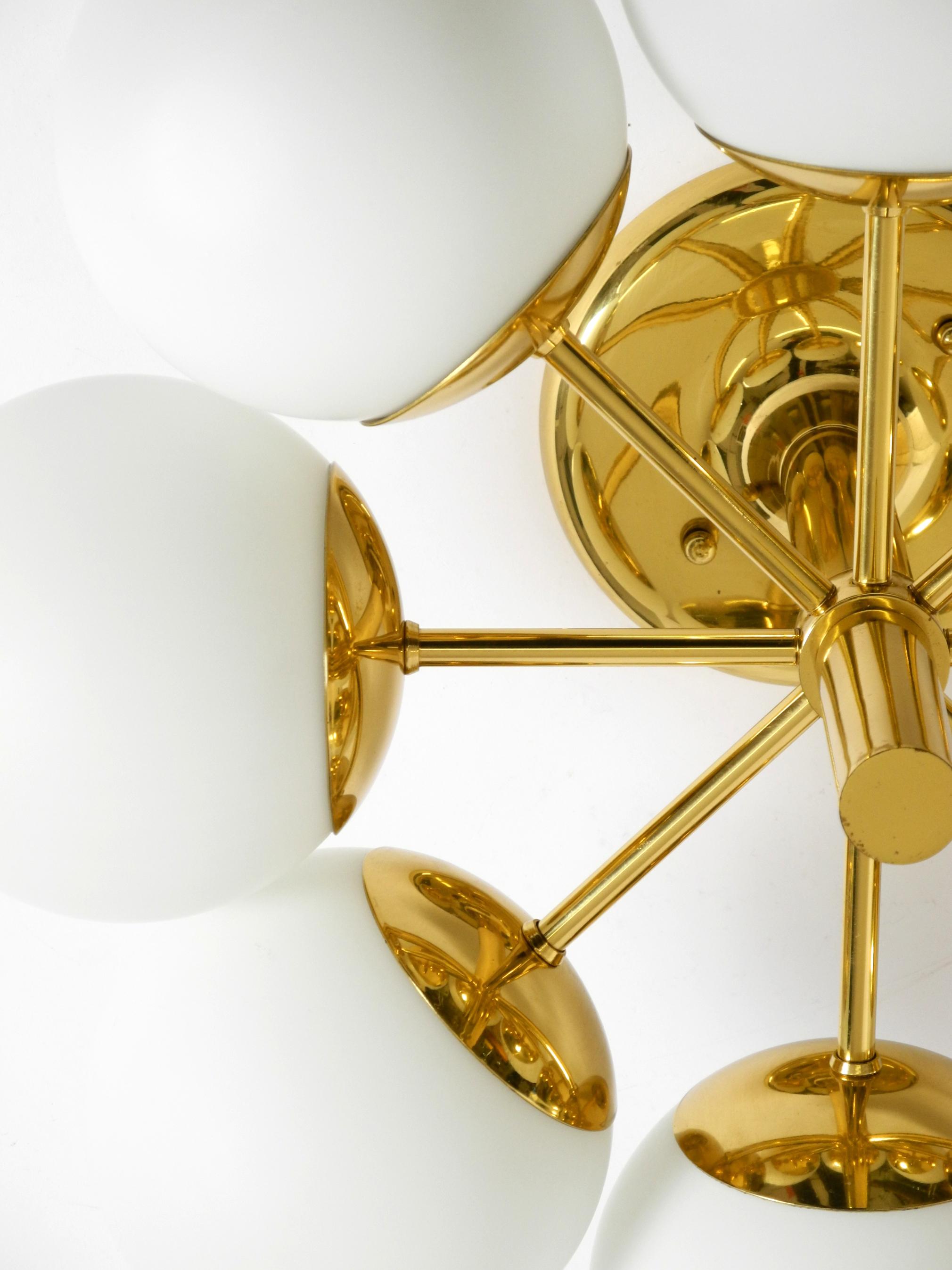 1960s Space Age brass ceiling lamp with 8 glass balls by Kaiser Leuchten in vendita 1