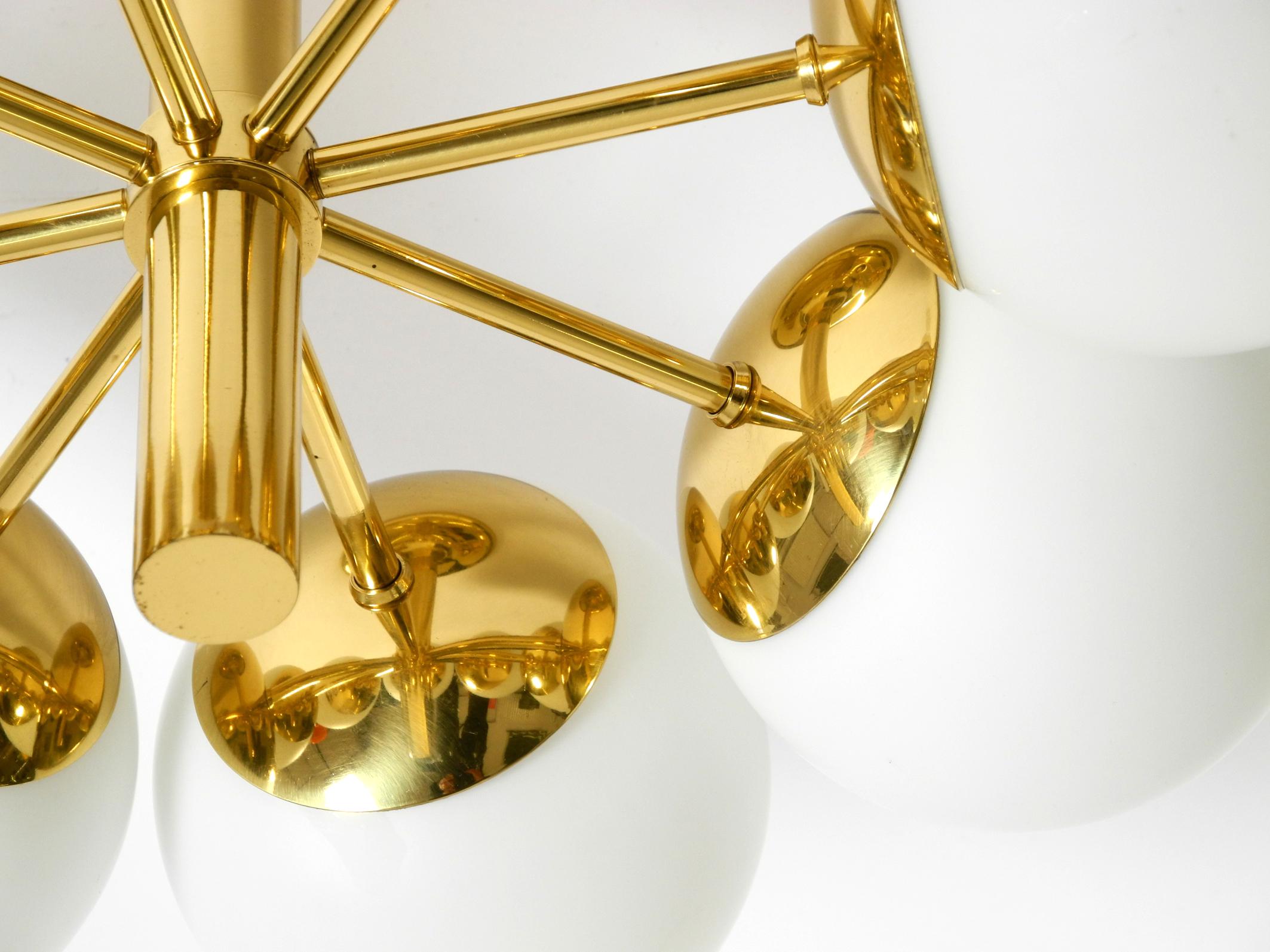 1960s Space Age brass ceiling lamp with 8 glass balls by Kaiser Leuchten in vendita 3