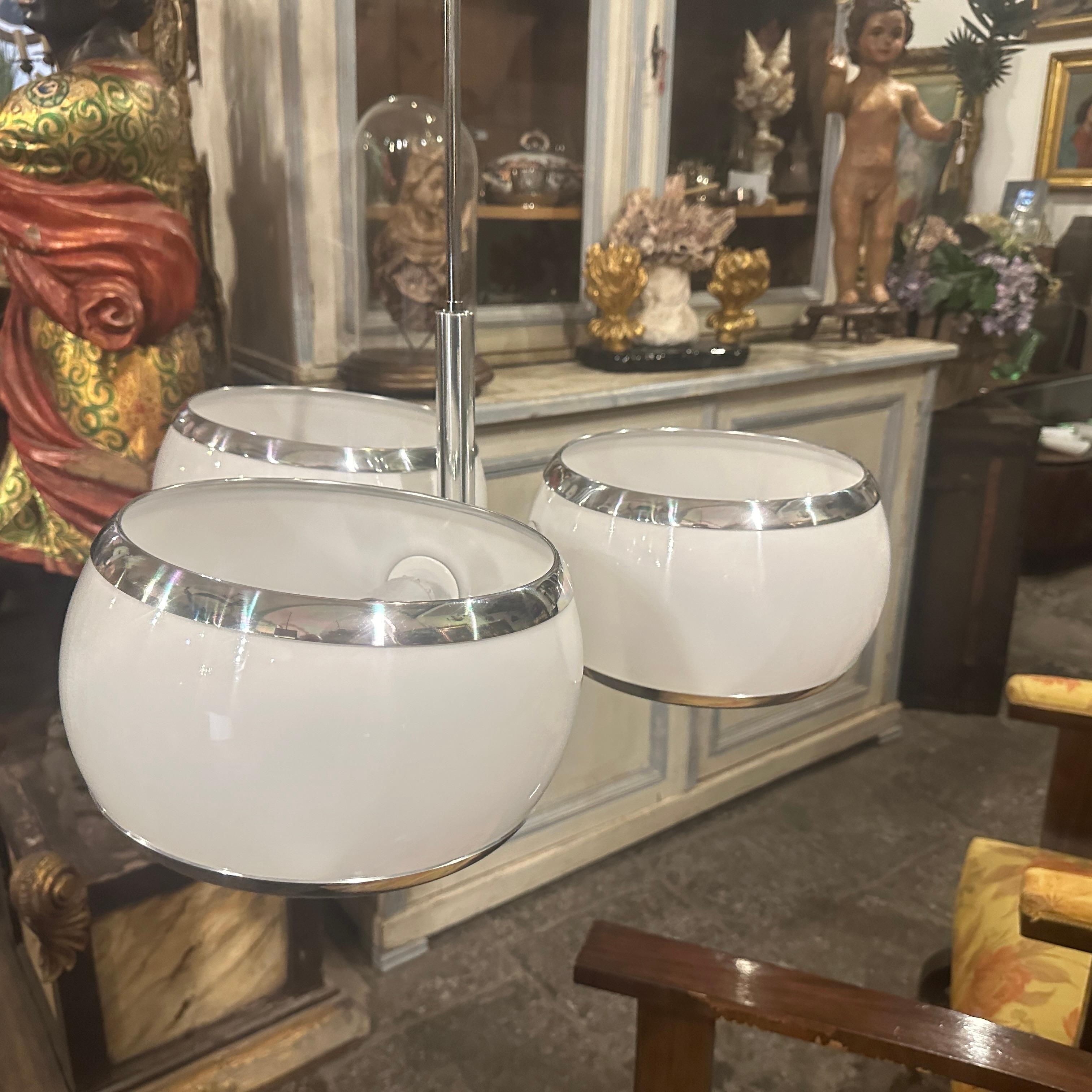 1960s Space Age Chromed Metal and White Plastic Chandelier by Stilux Milano In Excellent Condition For Sale In Aci Castello, IT