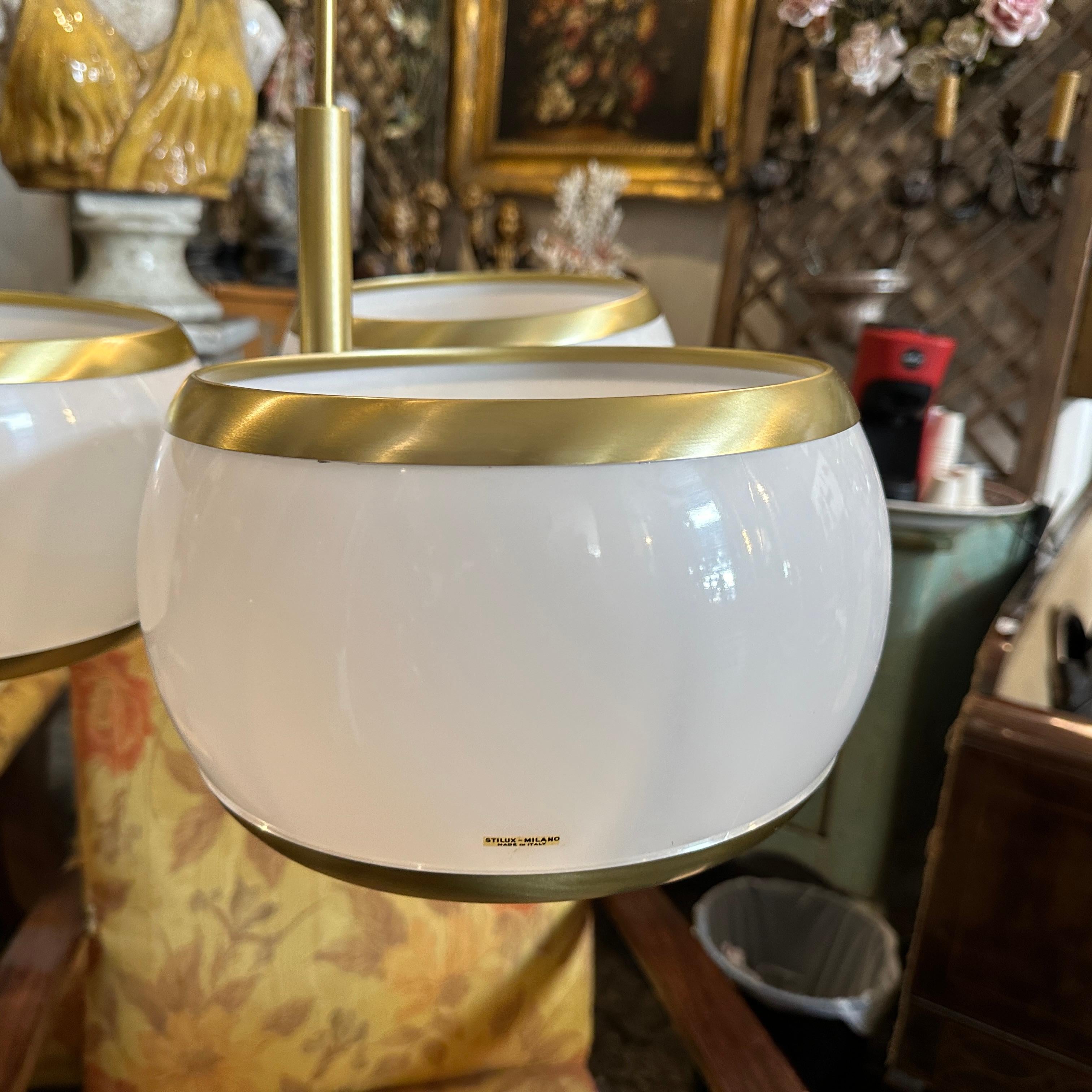 1960s Space Age Gilded Metal and White Plastic Chandelier by Stilux Milano In Excellent Condition For Sale In Aci Castello, IT