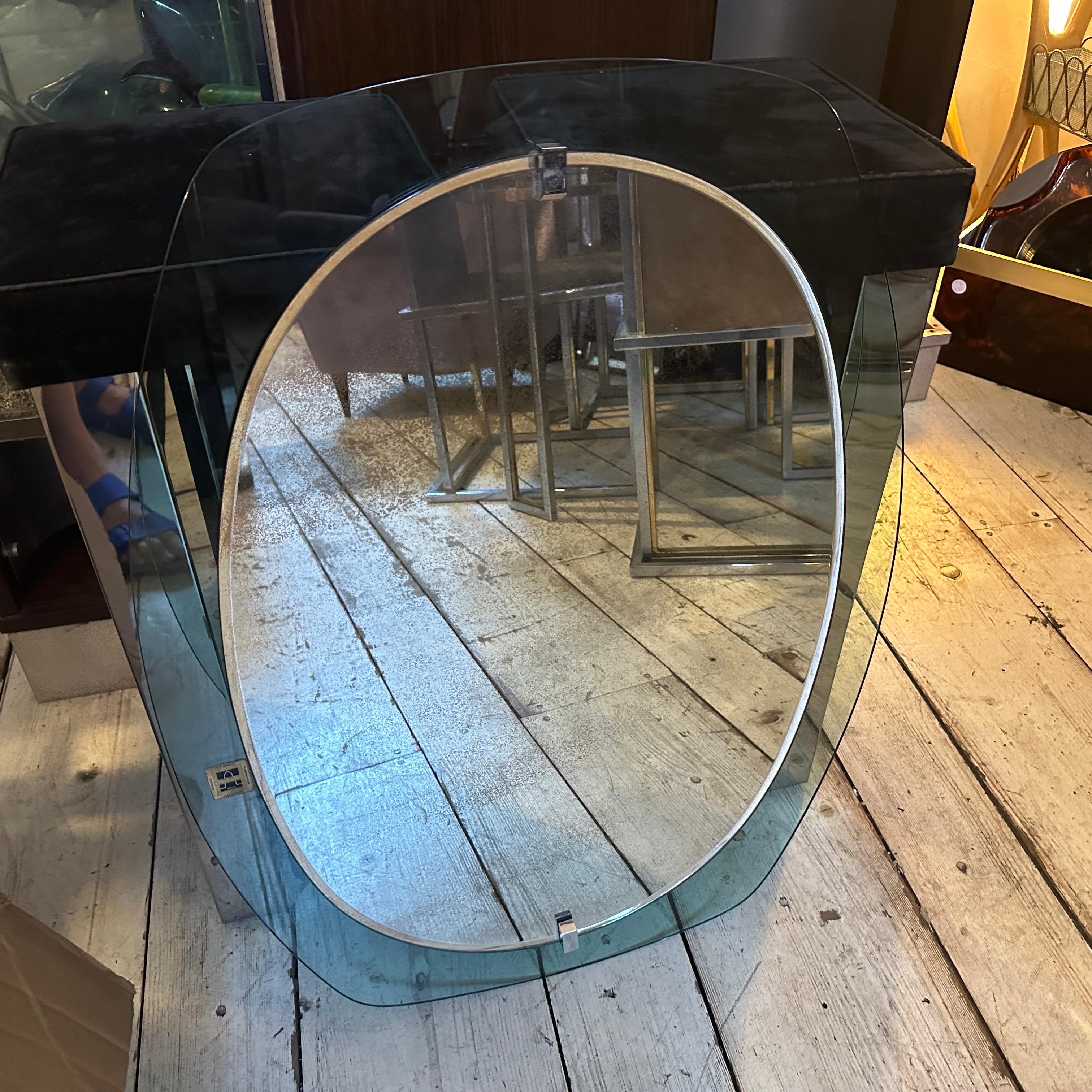 Architectural 1960s Veca Italian Space Age Wall Mirror.
Discover a piece of design history with this magnificent 1960s wall mirror by Veca, an iconic Italian manufacturer known for its innovative glass creations. This mirror is a superb example of