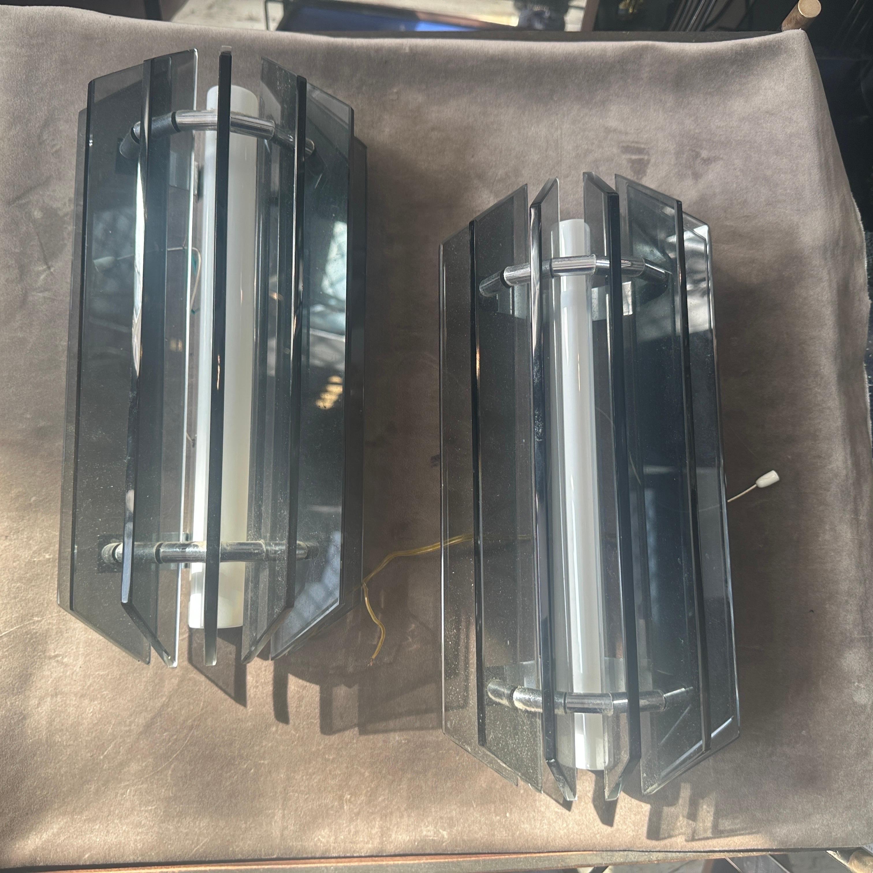 Mid-Century moderno Applique da parete in vetro e acciaio grigio A Space Age degli anni '60 di Veca in vendita