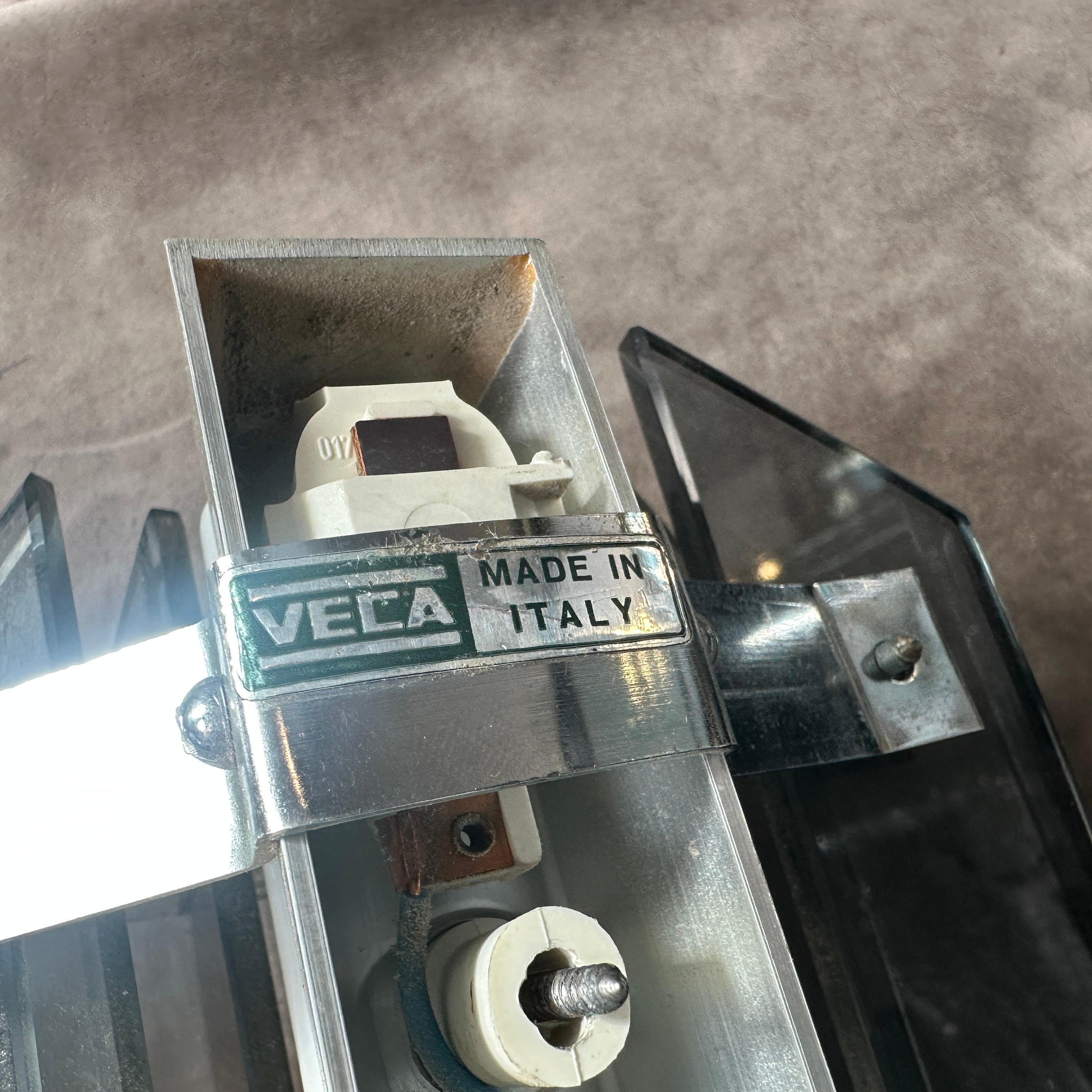 Applique da parete in vetro e acciaio grigio A Space Age degli anni '60 di Veca In condizioni ottime in vendita a Aci Castello, IT