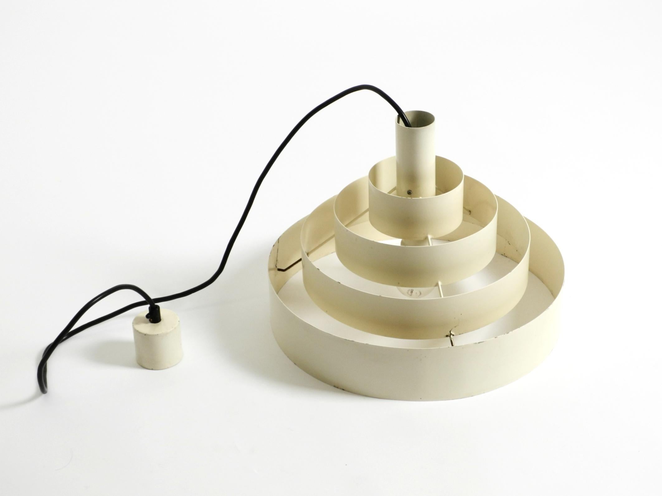 Lampada a sospensione in metallo massiccio e a doghe degli anni '60 di A Space AGE in vendita 7