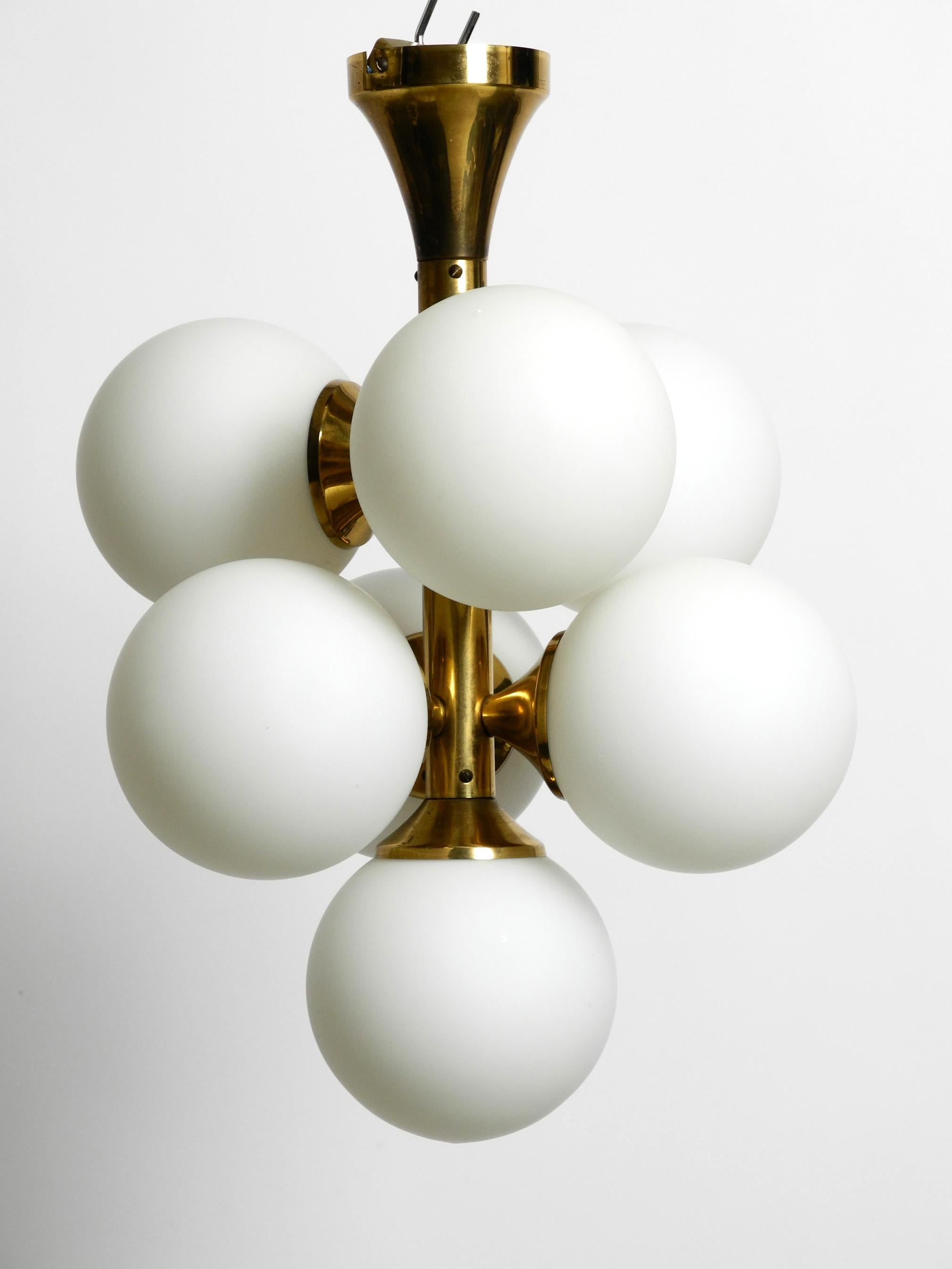 1960s Space Age Kaiser Leuchten Brass Ceiling Lamp with 7 Spherical Glass Shades In Fair Condition In München, DE